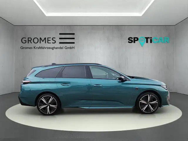 Peugeot 308 SW view 2