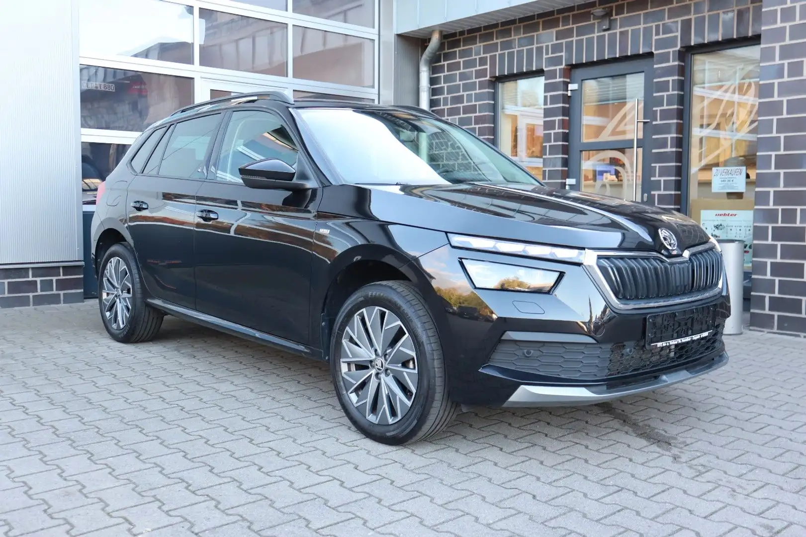 Skoda Kamiq Tour Kamera/AHK/LED/PDC Schwarz - 1