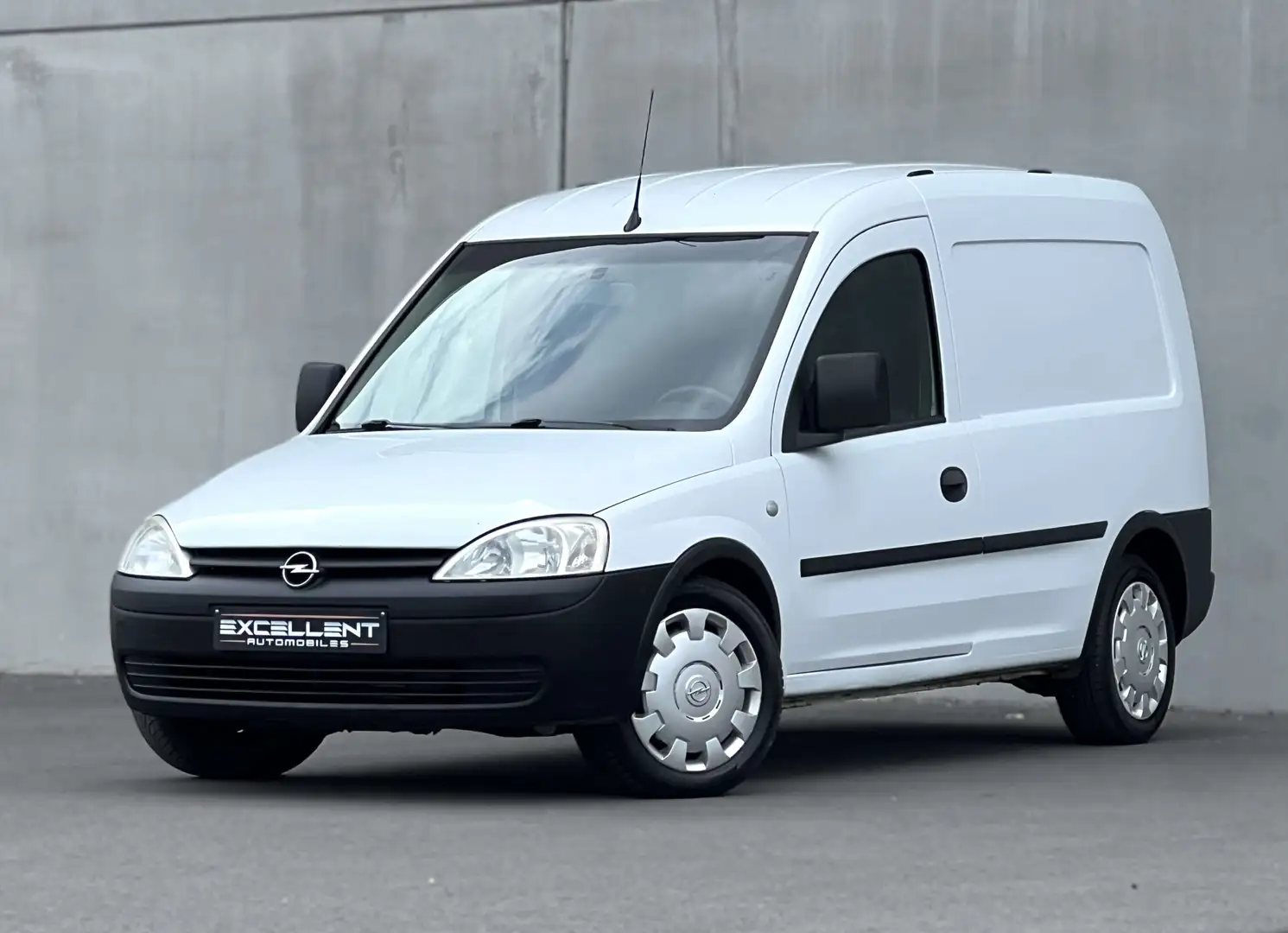 Opel Combo 1.3 CDTi/UTiLiTAiRE/AIRCO/ATTACHE REMORQUE Blanc - 1