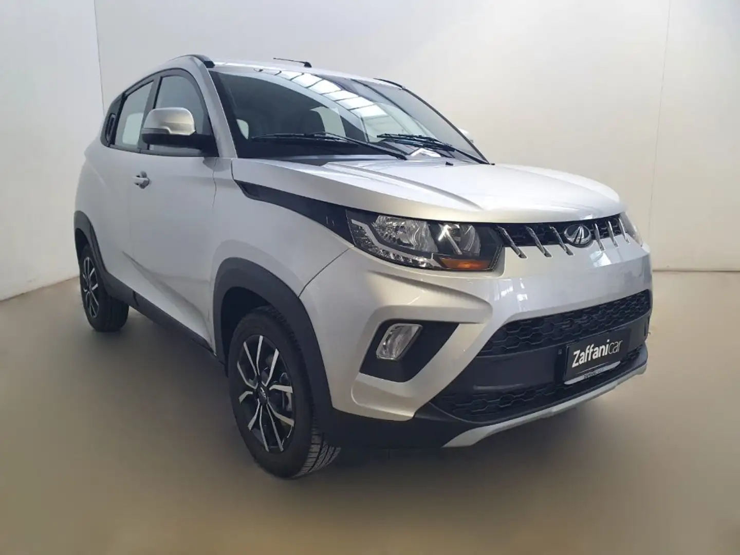 Mahindra KUV100 1.2 VVT K8 Argent - 2