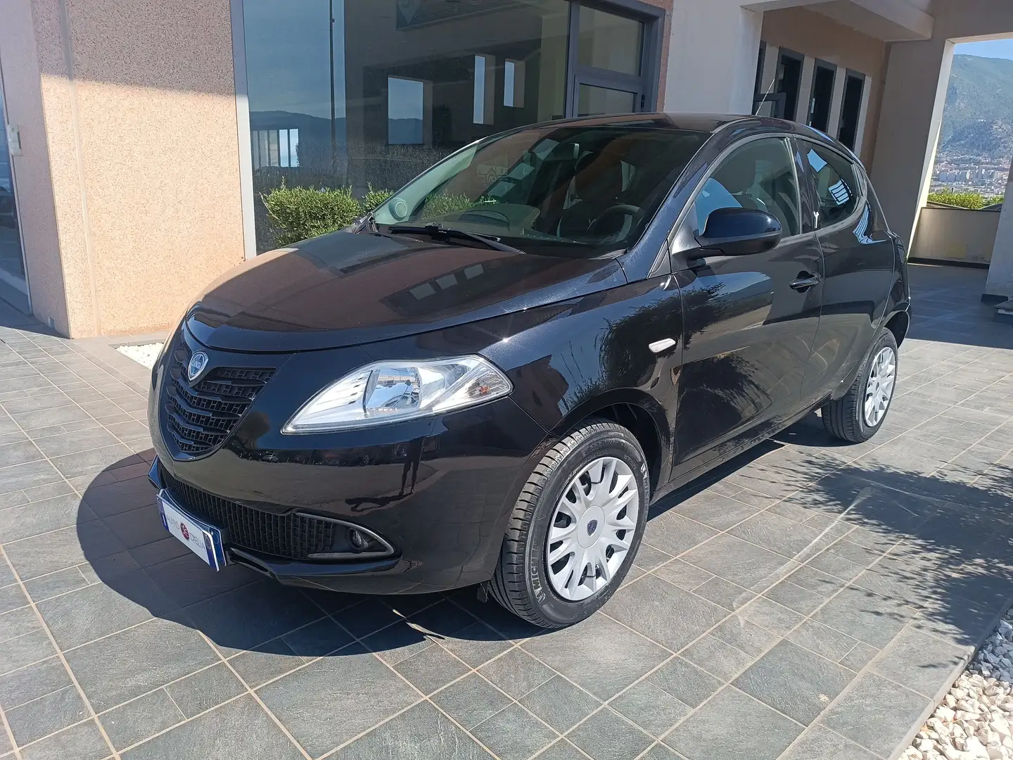 Lancia Ypsilon Ypsilon 0.9 t.air Elefantino ecochic met 80cv E6 Noir - 1