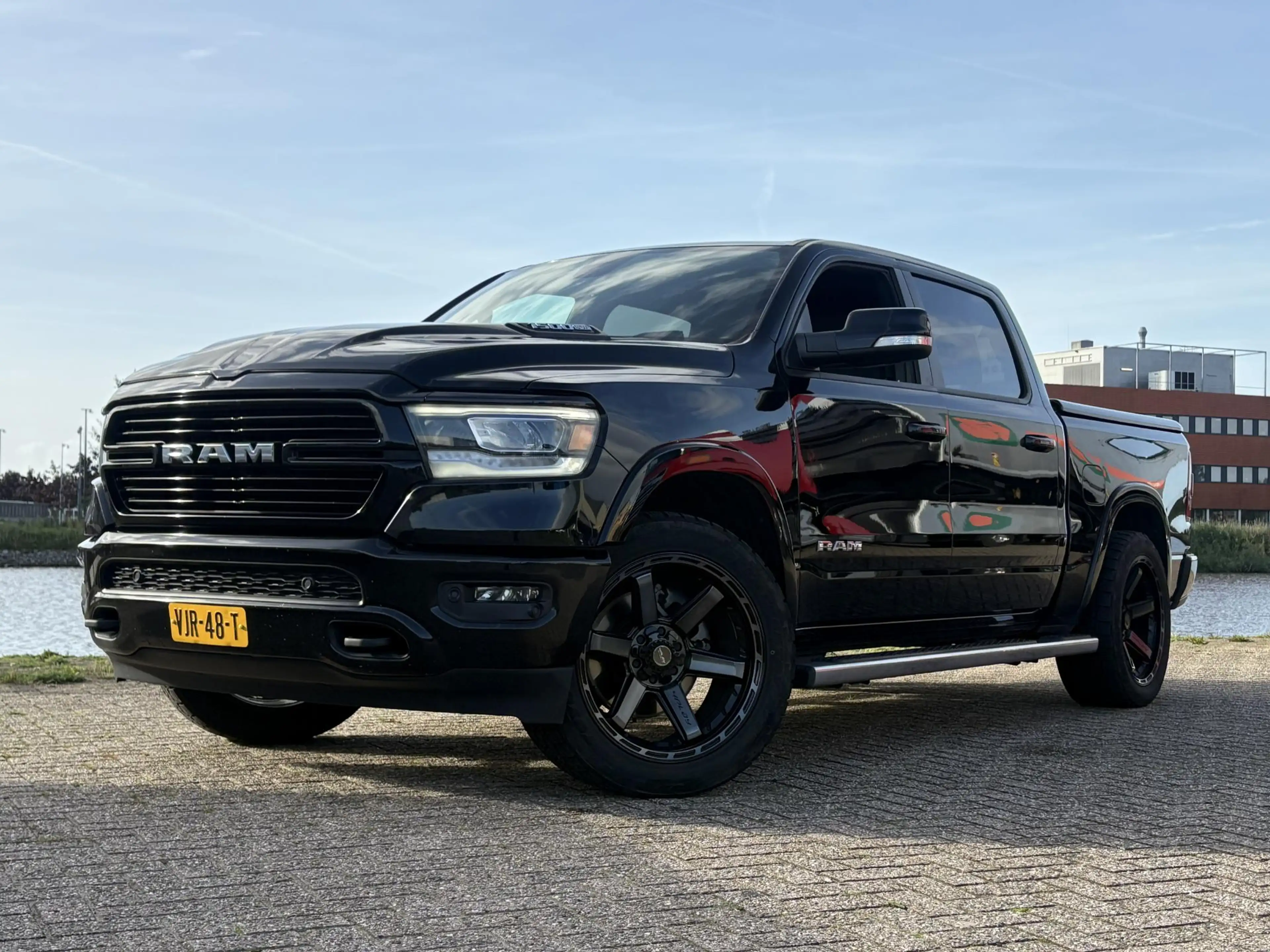 Dodge RAM 1500 5.7 V8 4x4 Crew Cab Laramie | Prinz | GROOT S — photo 3