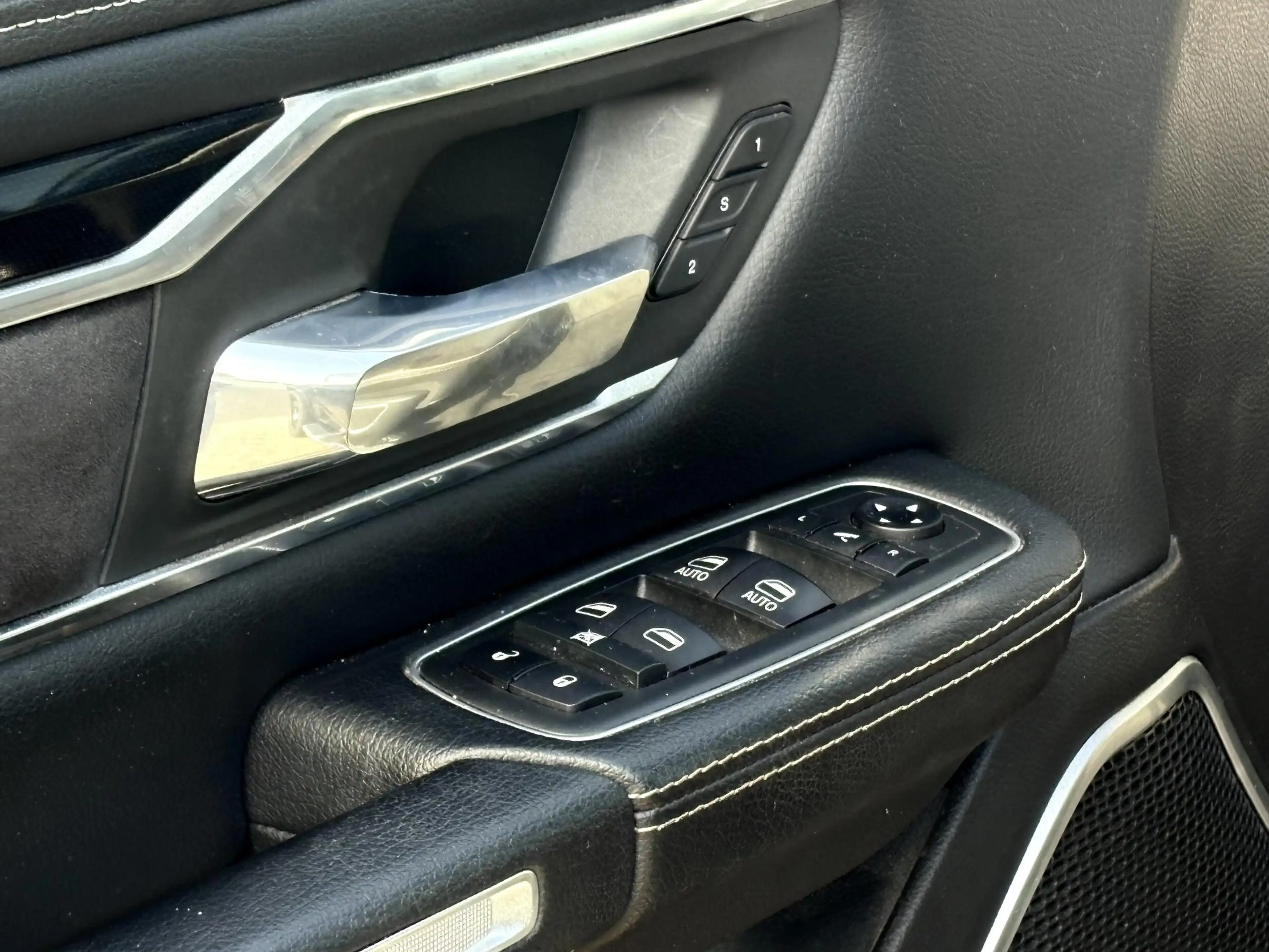 Dodge RAM 1500 5.7 V8 4x4 Crew Cab Laramie | Prinz | GROOT S — photo 14