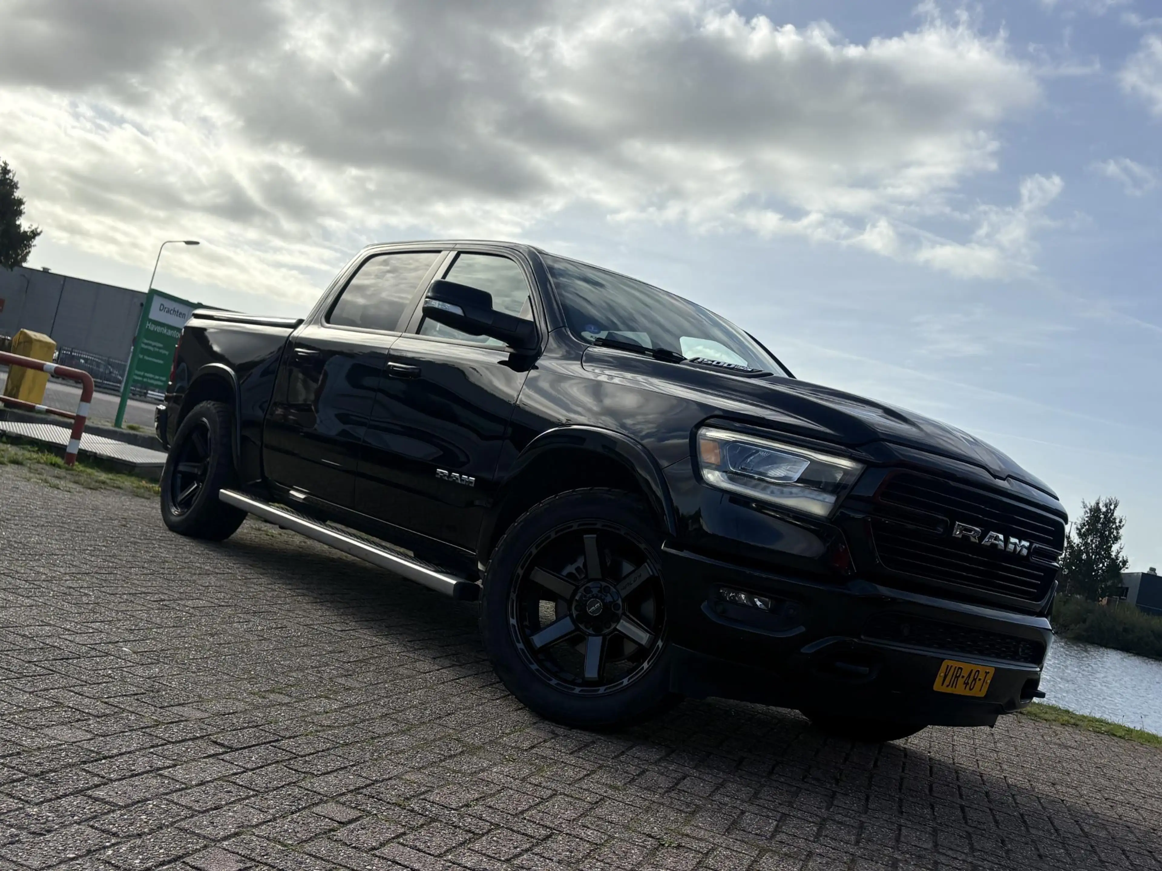 Dodge RAM 1500 5.7 V8 4x4 Crew Cab Laramie | Prinz | GROOT S — photo 9