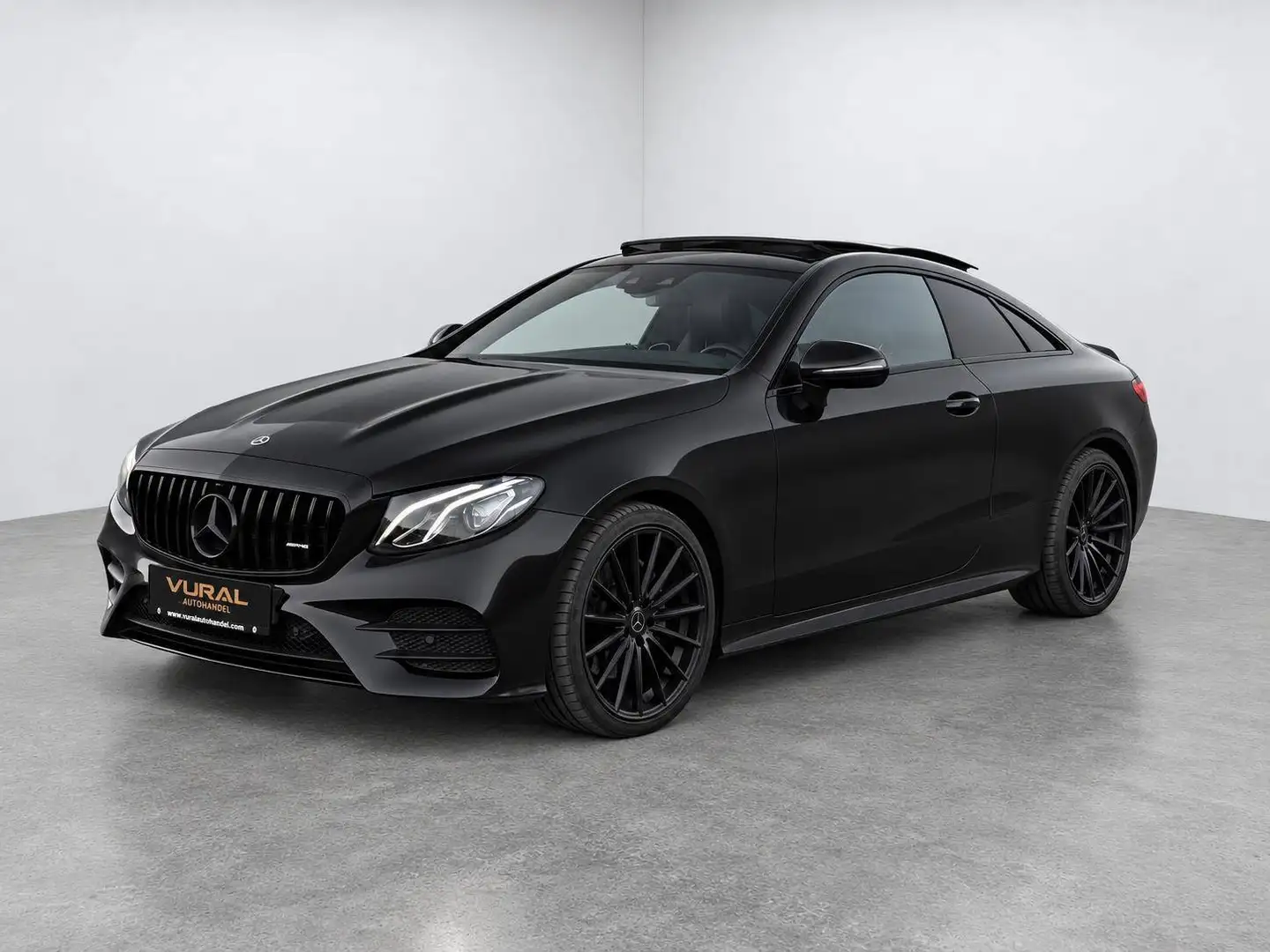 Mercedes-Benz E 220 d AMG-Line | E53 AMG Look | Panoramadach | Head-Up Display | ACC | Night Paket | Sportsitze | Schwarz - 2