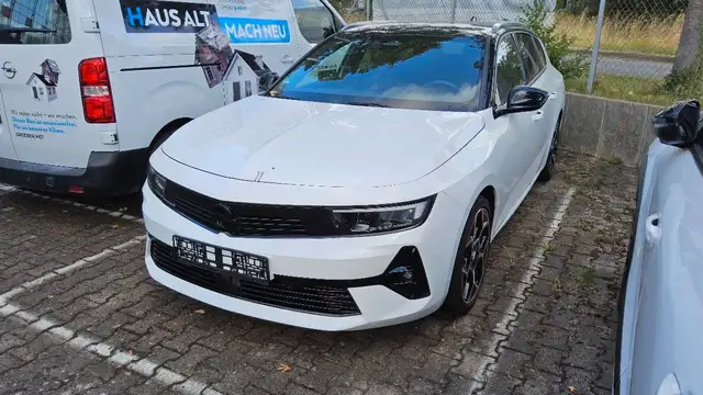 Opel Astra view 3