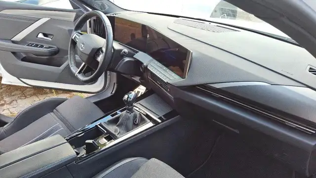 Opel Astra view 5