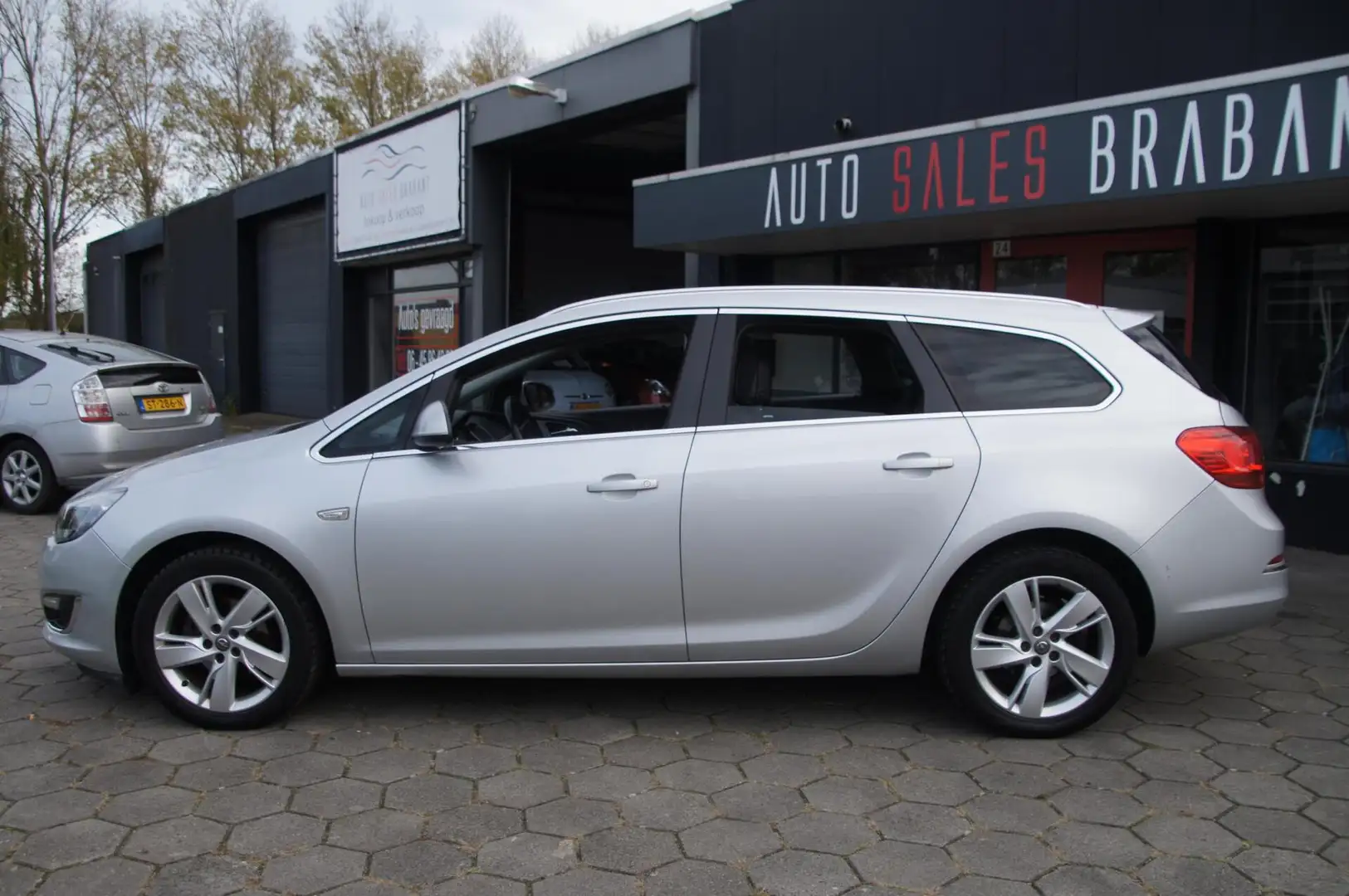 Opel Astra Sports Tourer 1.4 Turbo Business + Grijs - 2