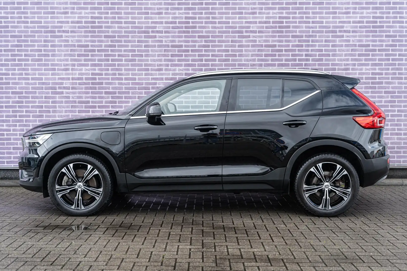 Volvo XC40 T4 Recharge Inscription Expression | Harman Kardon Zwart - 2