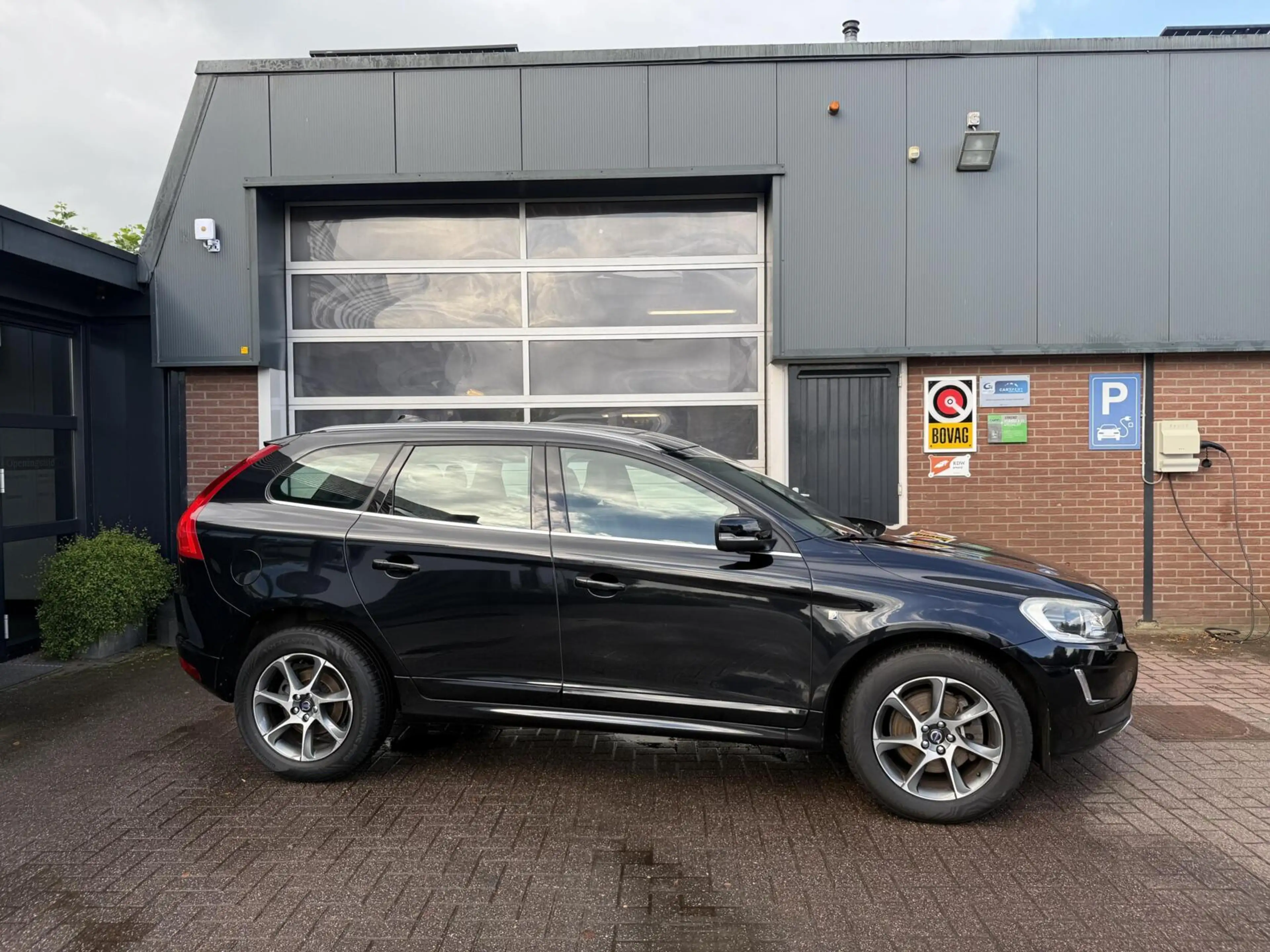 Volvo XC60 2.0 T5 FWD Ocean Race *INCL. BEURT/APK/NWE D-RIEM* — photo 4
