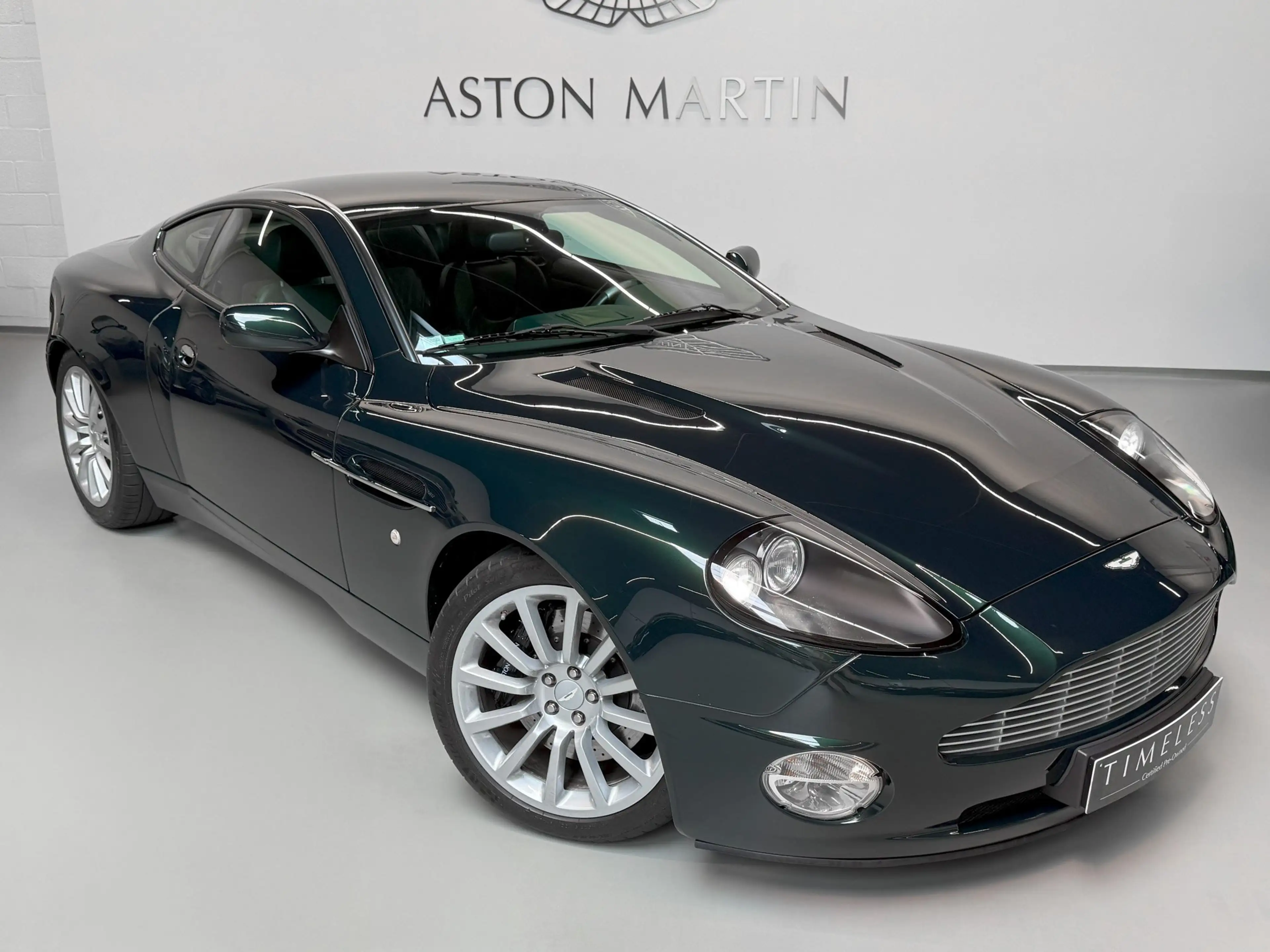 Aston Martin Vanquish Vanquish V12 | Aston Martin Brussels — photo 3
