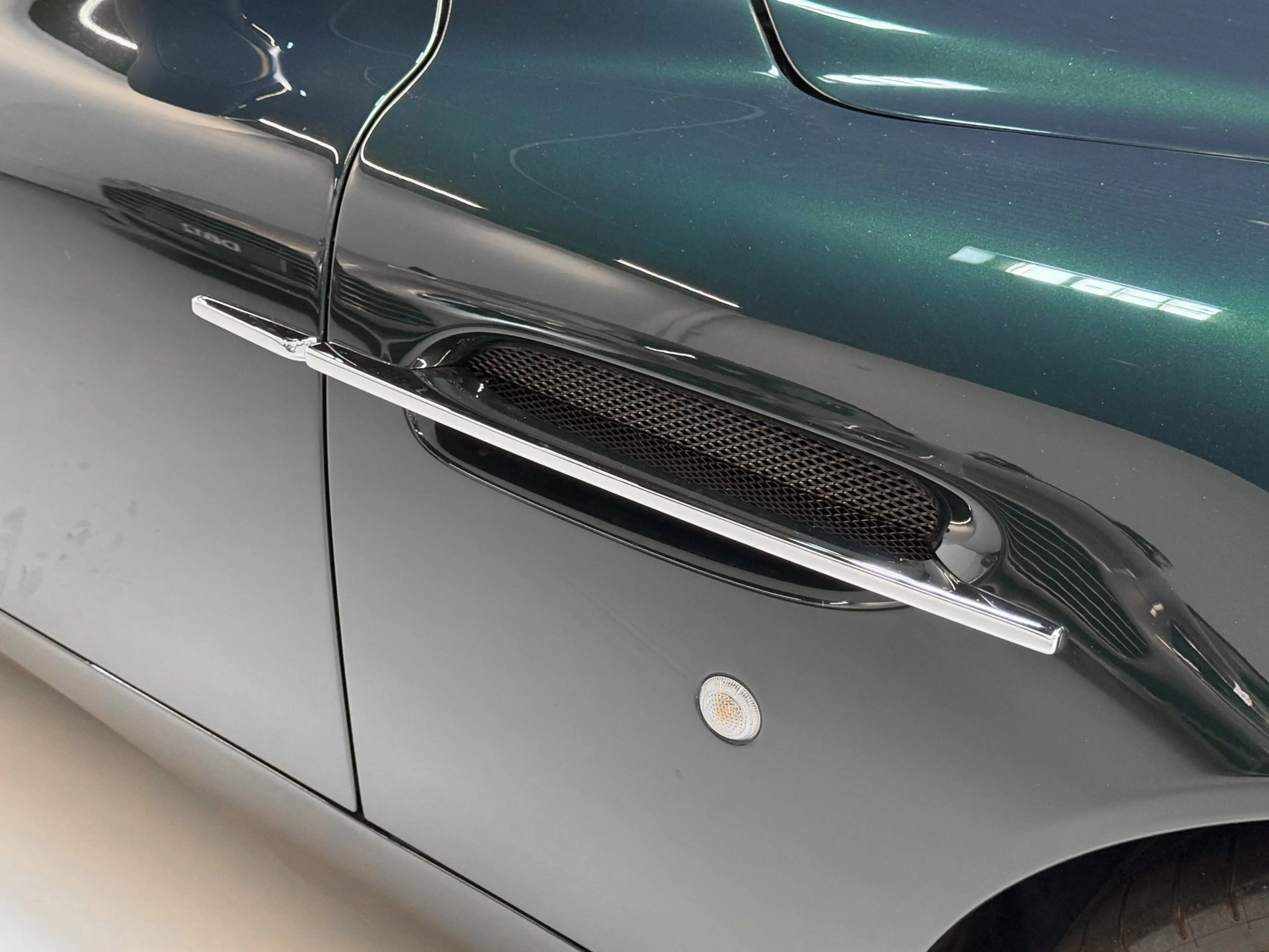 Aston Martin Vanquish Vanquish V12 | Aston Martin Brussels — photo 14