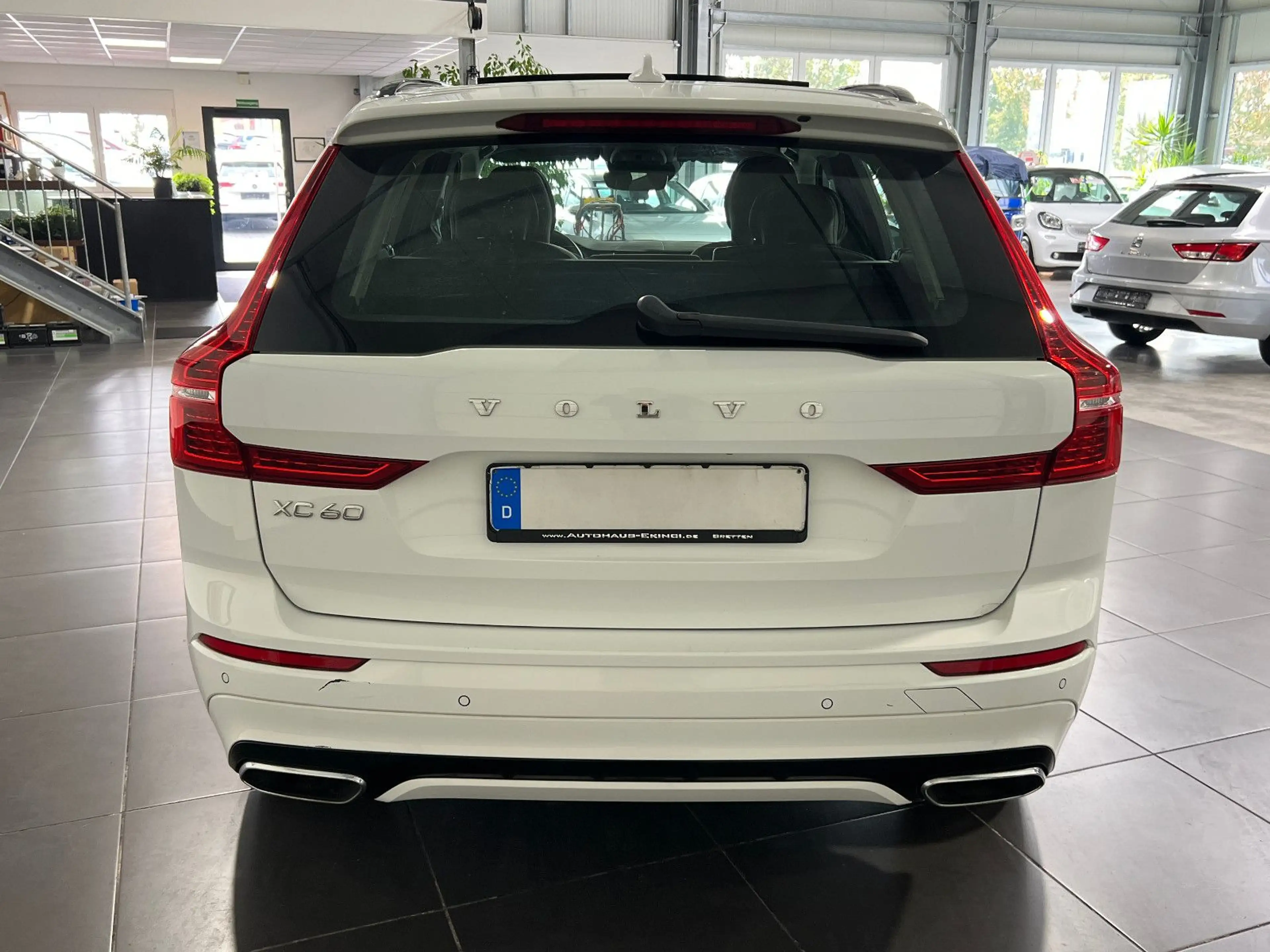 Volvo XC60 2.0 Hybrid Automatik *Navi*Kamera*Panorama* — photo 4