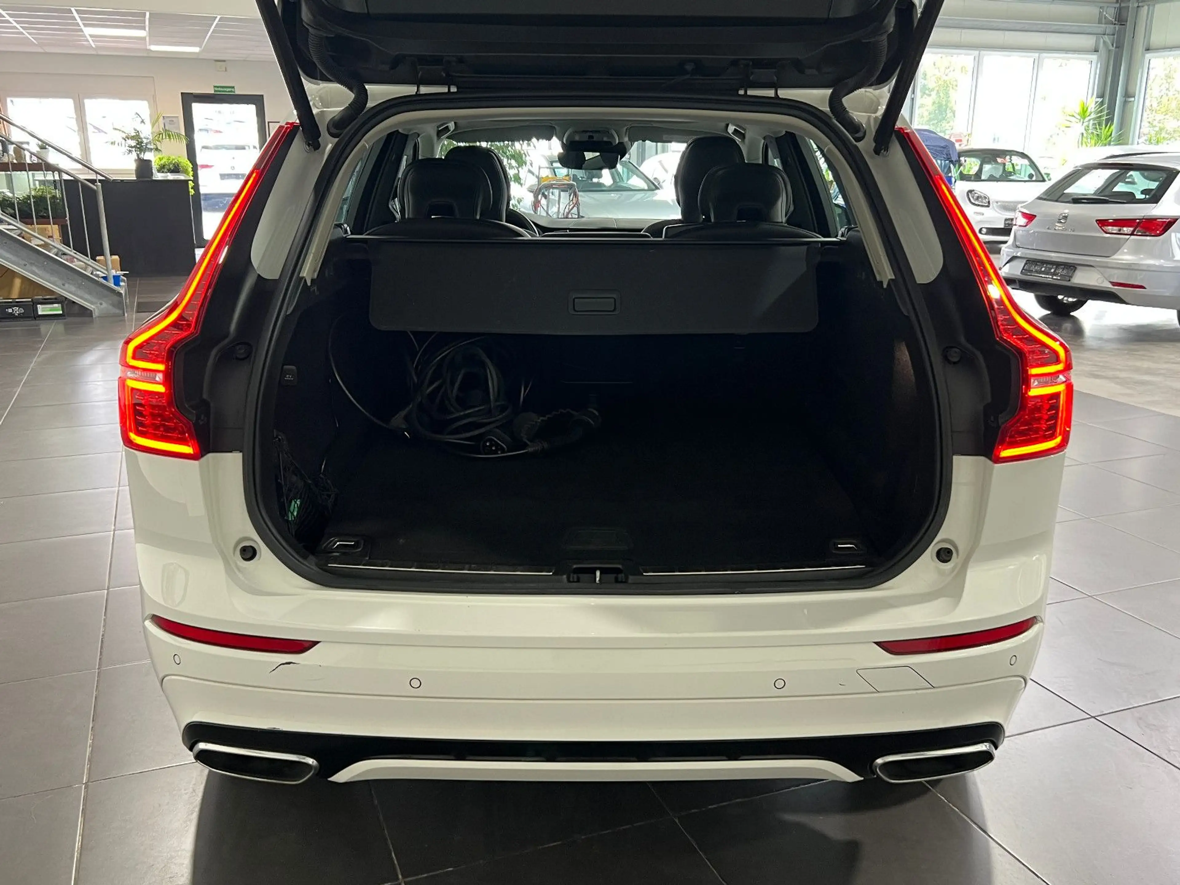 Volvo XC60 2.0 Hybrid Automatik *Navi*Kamera*Panorama* — photo 5