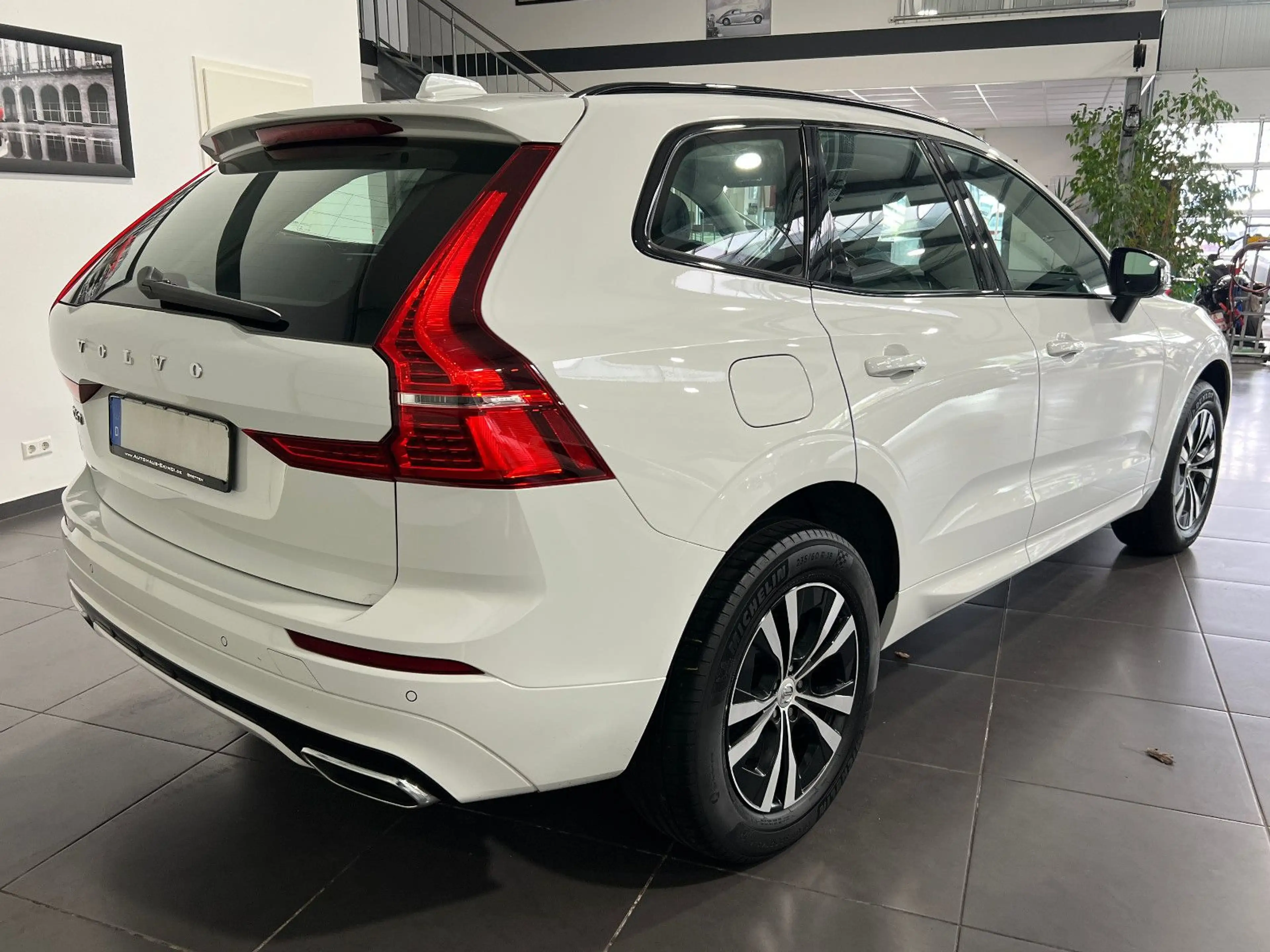 Volvo XC60 2.0 Hybrid Automatik *Navi*Kamera*Panorama* — photo 6