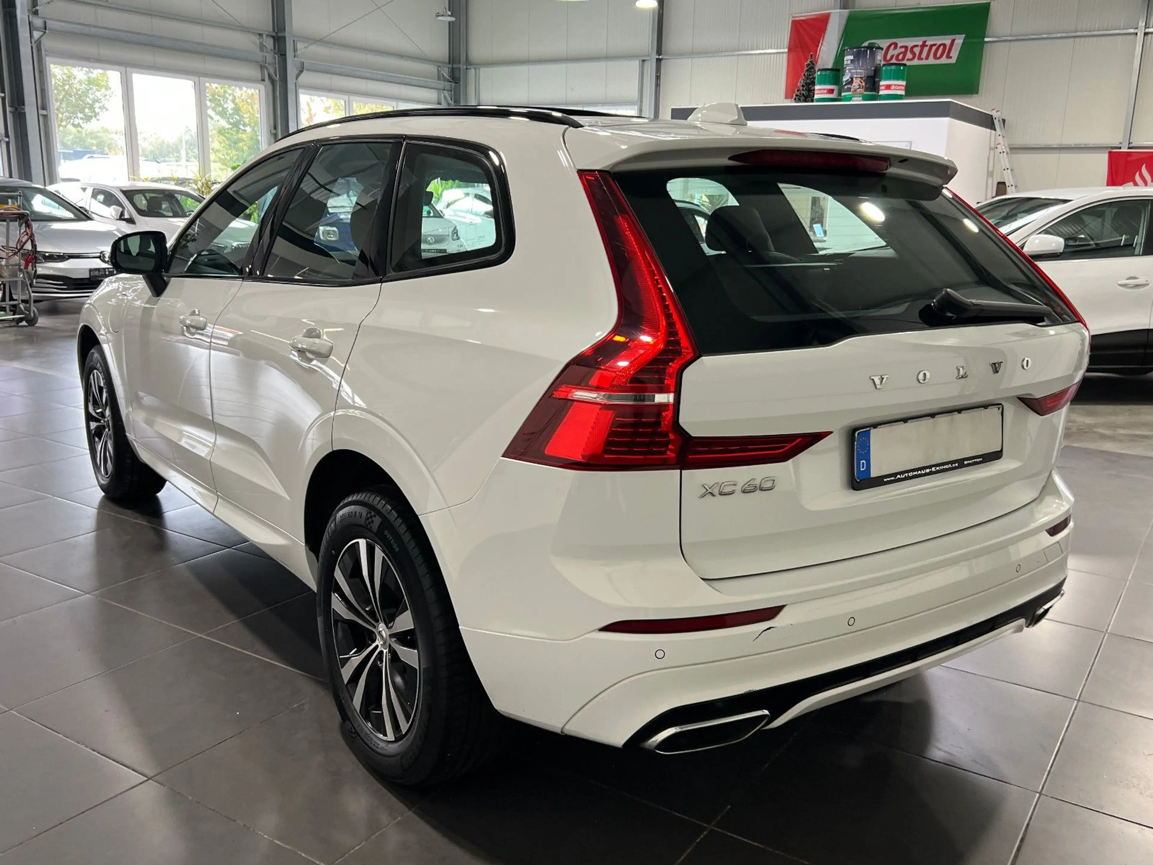 Volvo XC60 2.0 Hybrid Automatik *Navi*Kamera*Panorama* — photo 3