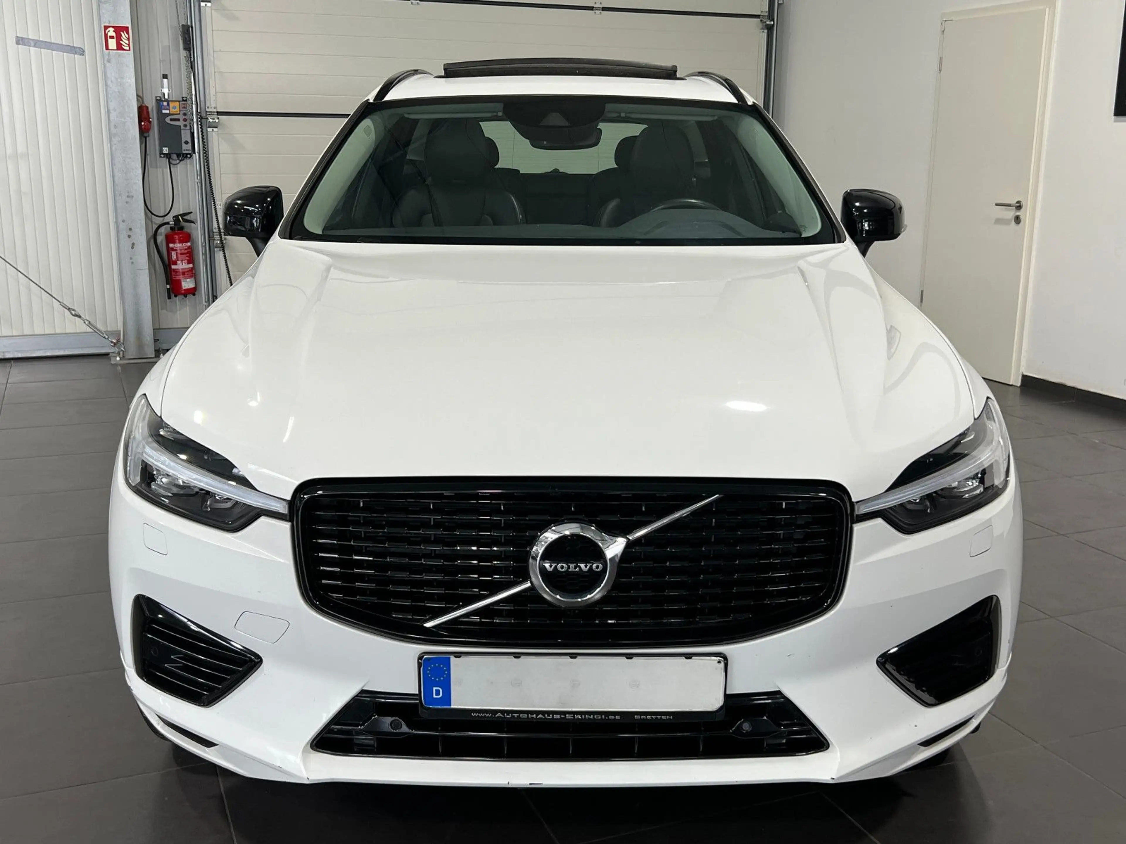 Volvo XC60 2.0 Hybrid Automatik *Navi*Kamera*Panorama* — photo 10