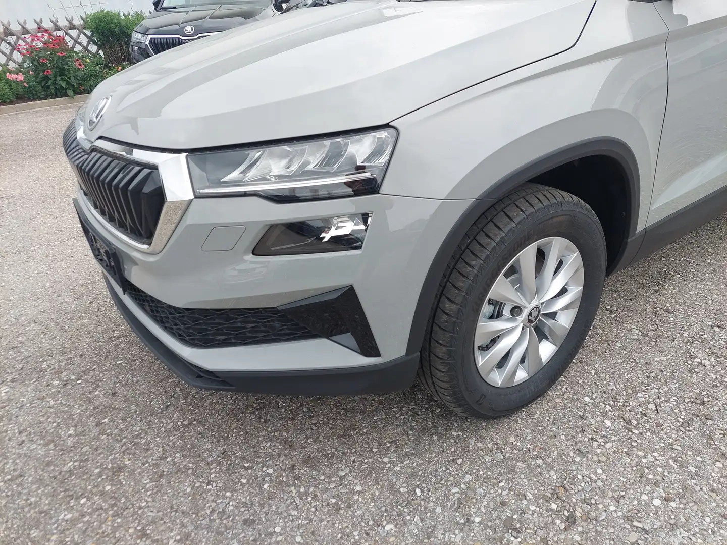 Skoda Karoq 1.5 TSI DSG Selection 130Jahre 4J.Gar. AHK Kamera Gris - 2