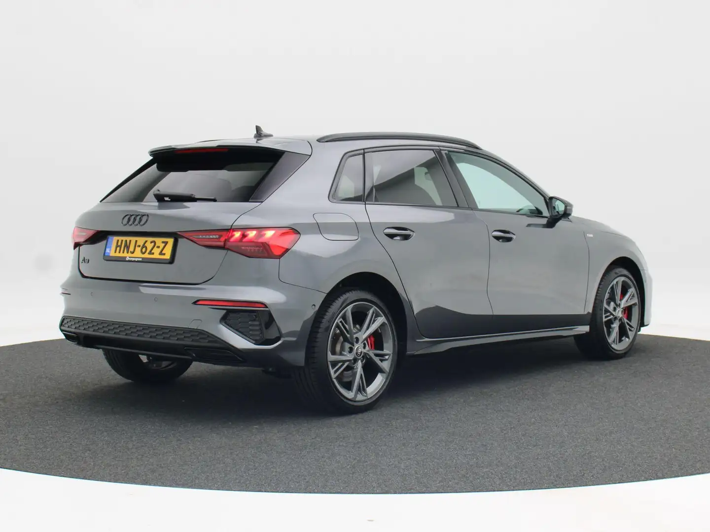 Audi A3 Sportback 45 TFSi 245 Pk e Automaat S-Line Competi Grijs - 2