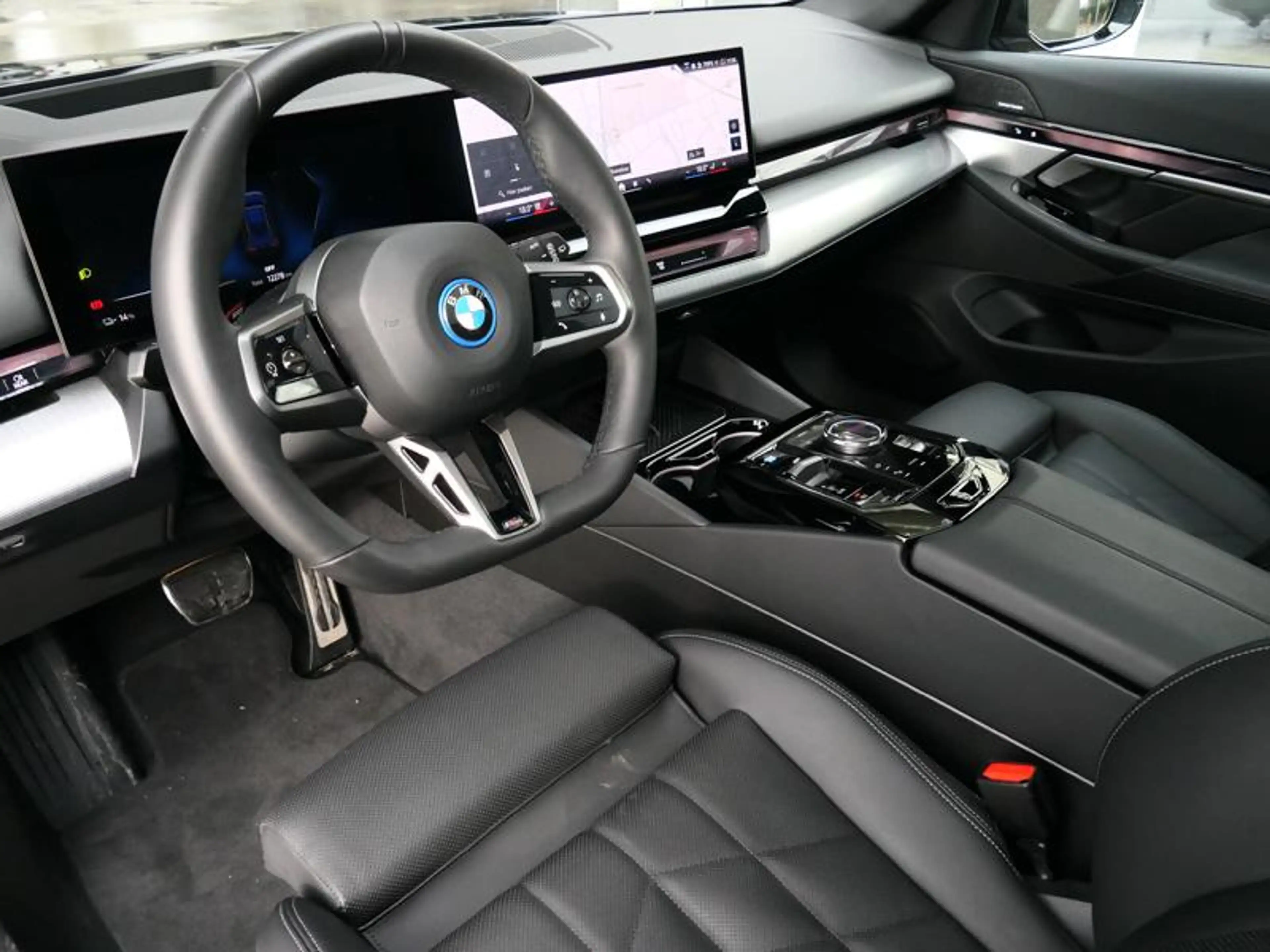 BMW i5 eDrive40 Touring M Sport PRO | PANO — photo 5