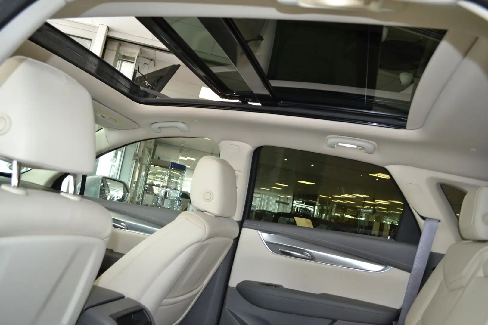 Cadillac XT5 3.6 V6  Luxury Argent - 2