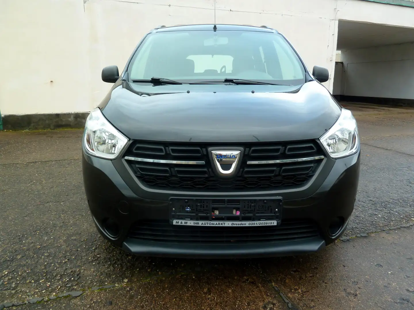 Dacia Lodgy Lodgy 1,6i 102 7-Sitzer Start/Stop Euro 6 2.Hand Noir - 2