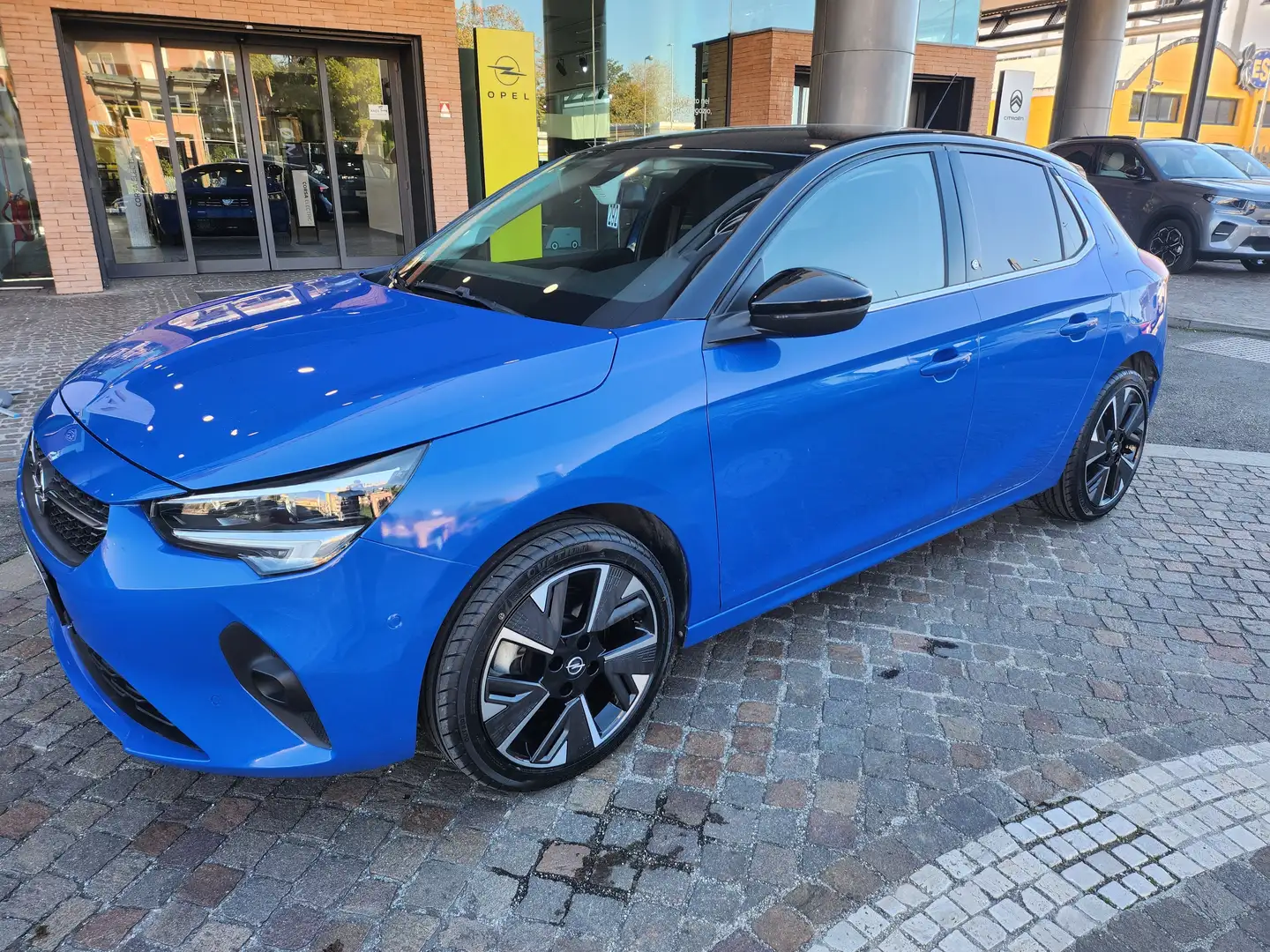 Opel Corsa Corsa e- Elegance 136CV Blauw - 1