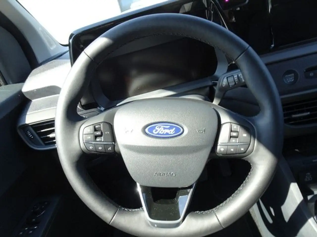 Ford Tourneo Courier 2026 — фото 10
