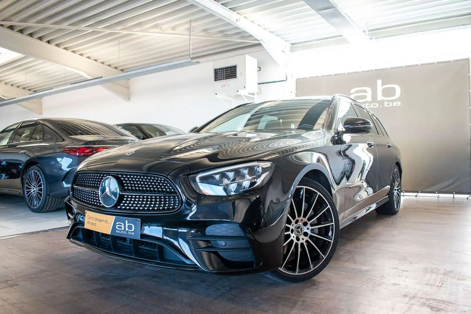 Mercedes-Benz E 200 KOMBI *AMG-LINE*, PANO, APPLE/ANDROID, DRIVER ASS. Noir - 1