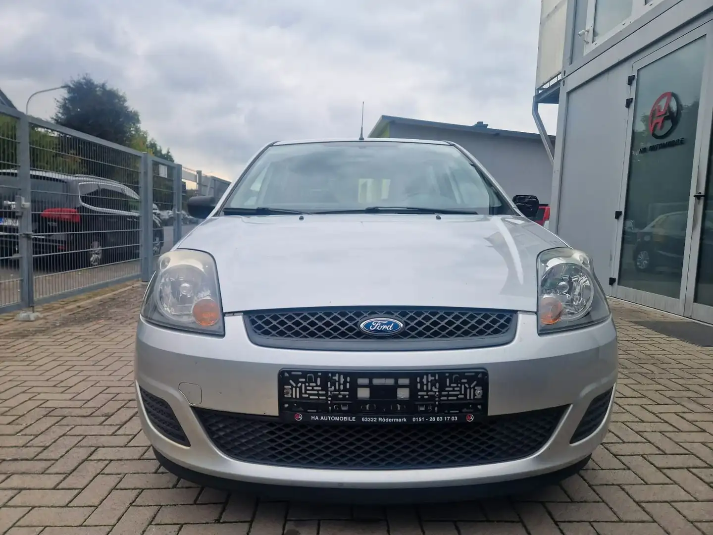 Ford Fiesta Fun X Silber - 2