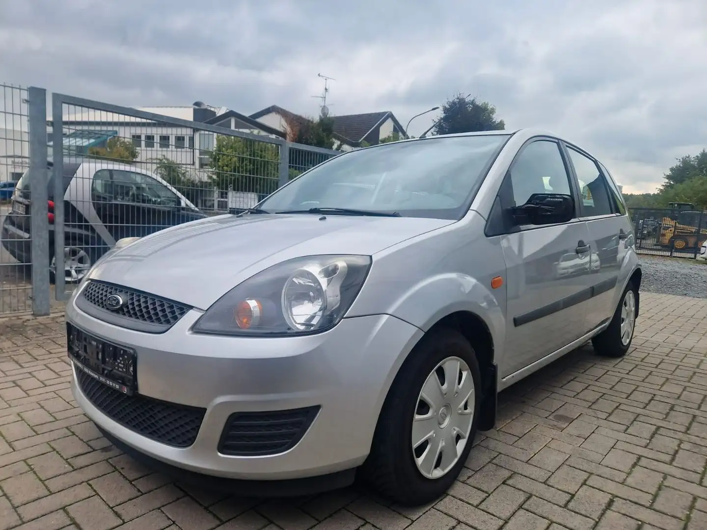 Ford Fiesta Fun X Silber - 1