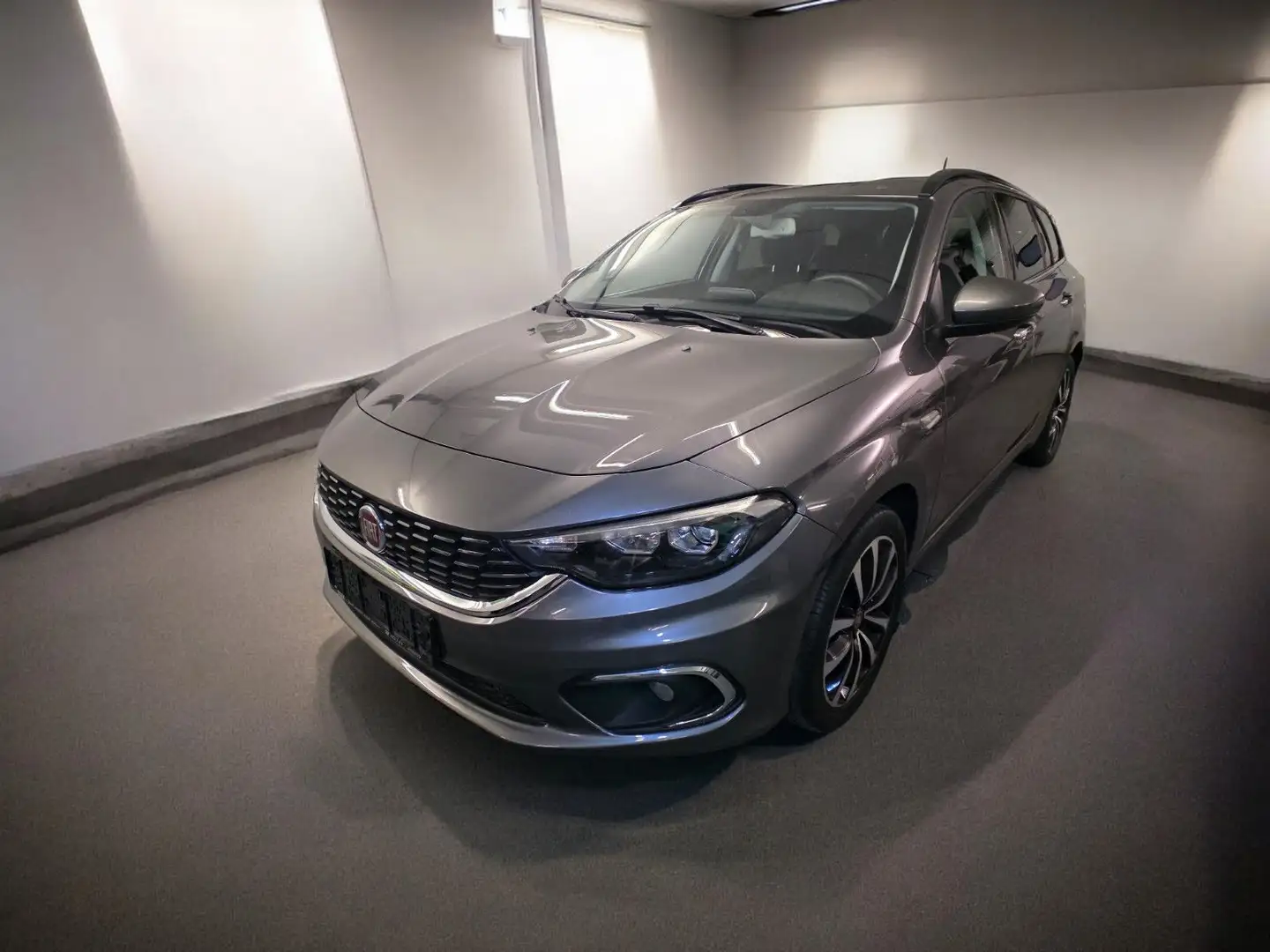 Fiat Tipo 1.6 M-Jet Lounge Tech+Style P. SaftyPlus P. Nav Gris - 1