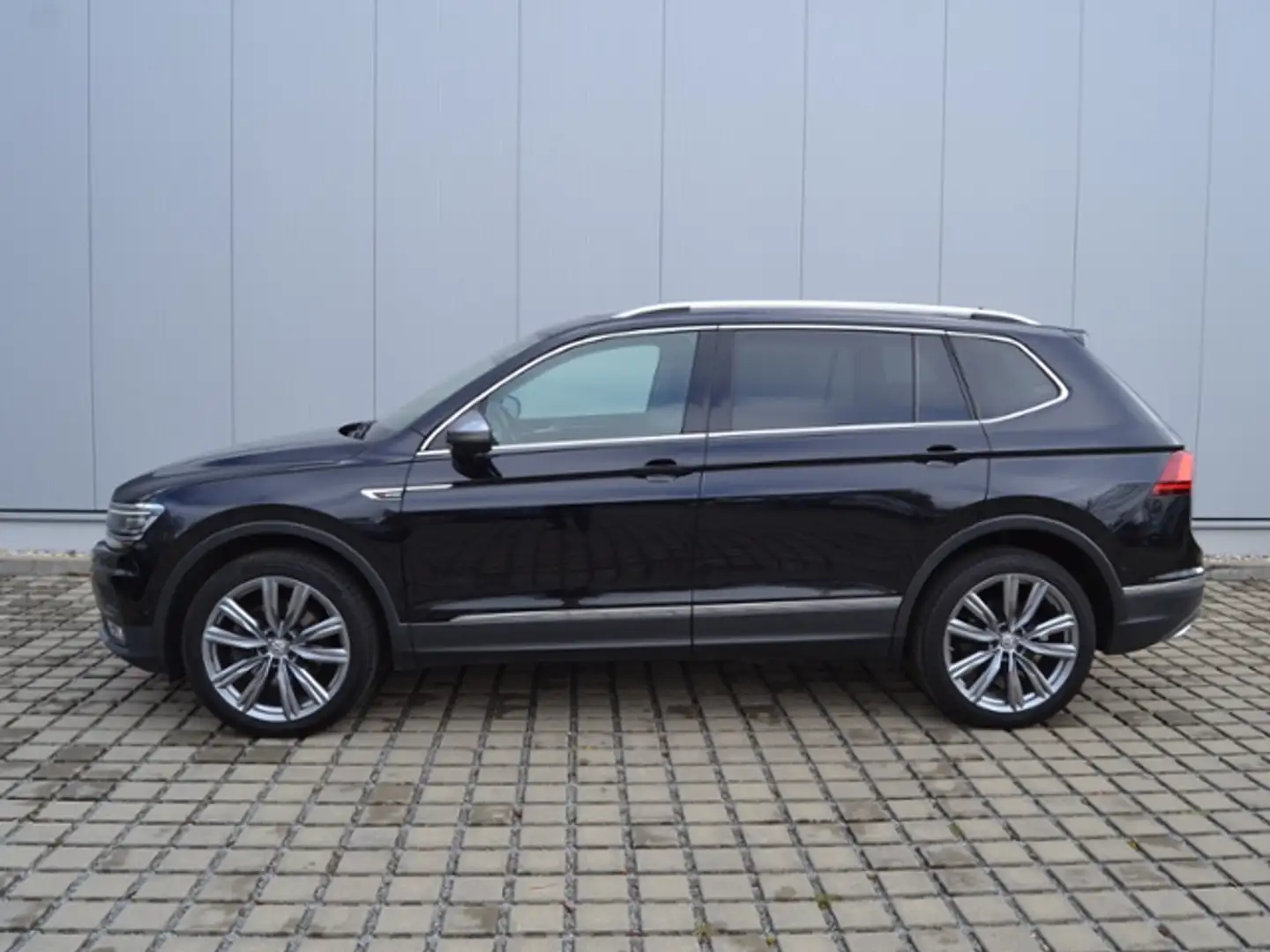 Volkswagen Tiguan Allspace 2.0 TDI 240 PS 4M DSG Highline AHK/20-ZOLL+DCC/TO Schwarz - 2