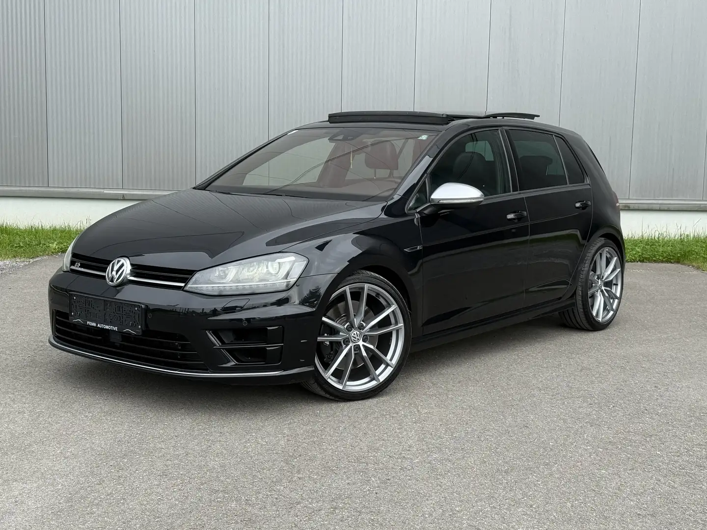Volkswagen Golf R Schwarz - 1