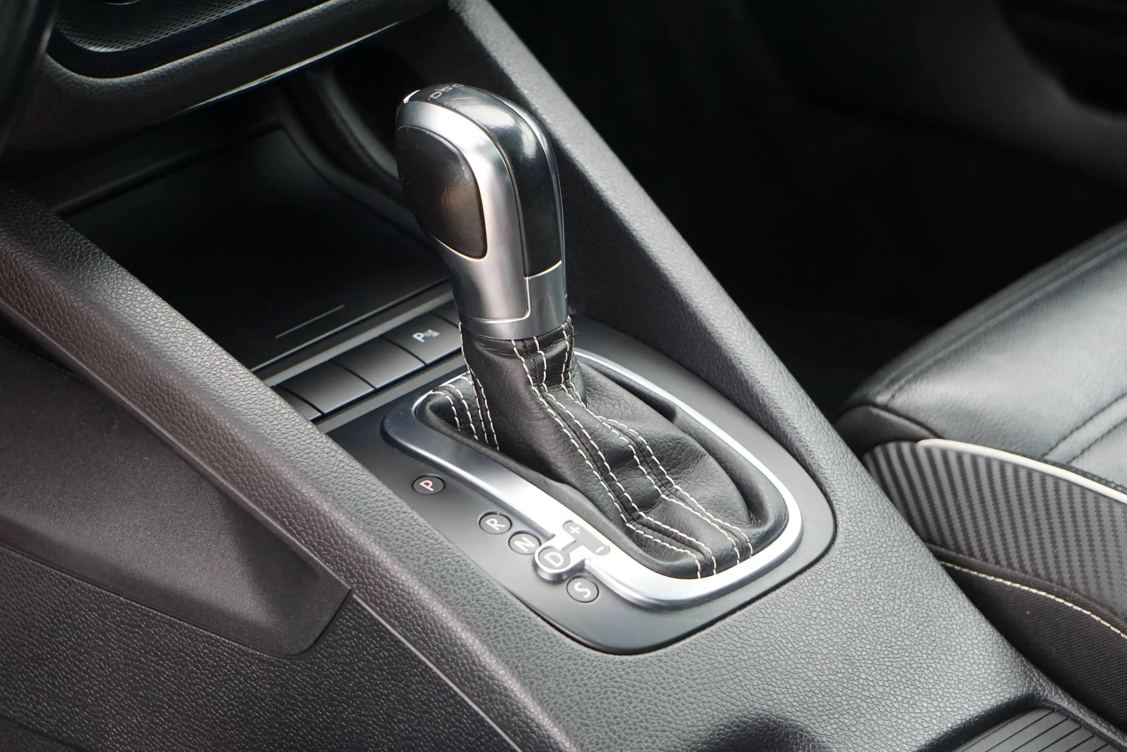 Volkswagen Scirocco 2.0 TSI R-Line DSG6 / TOIT PANO / BI-XENON / NAVI / CARNET COMPLET — photo 15