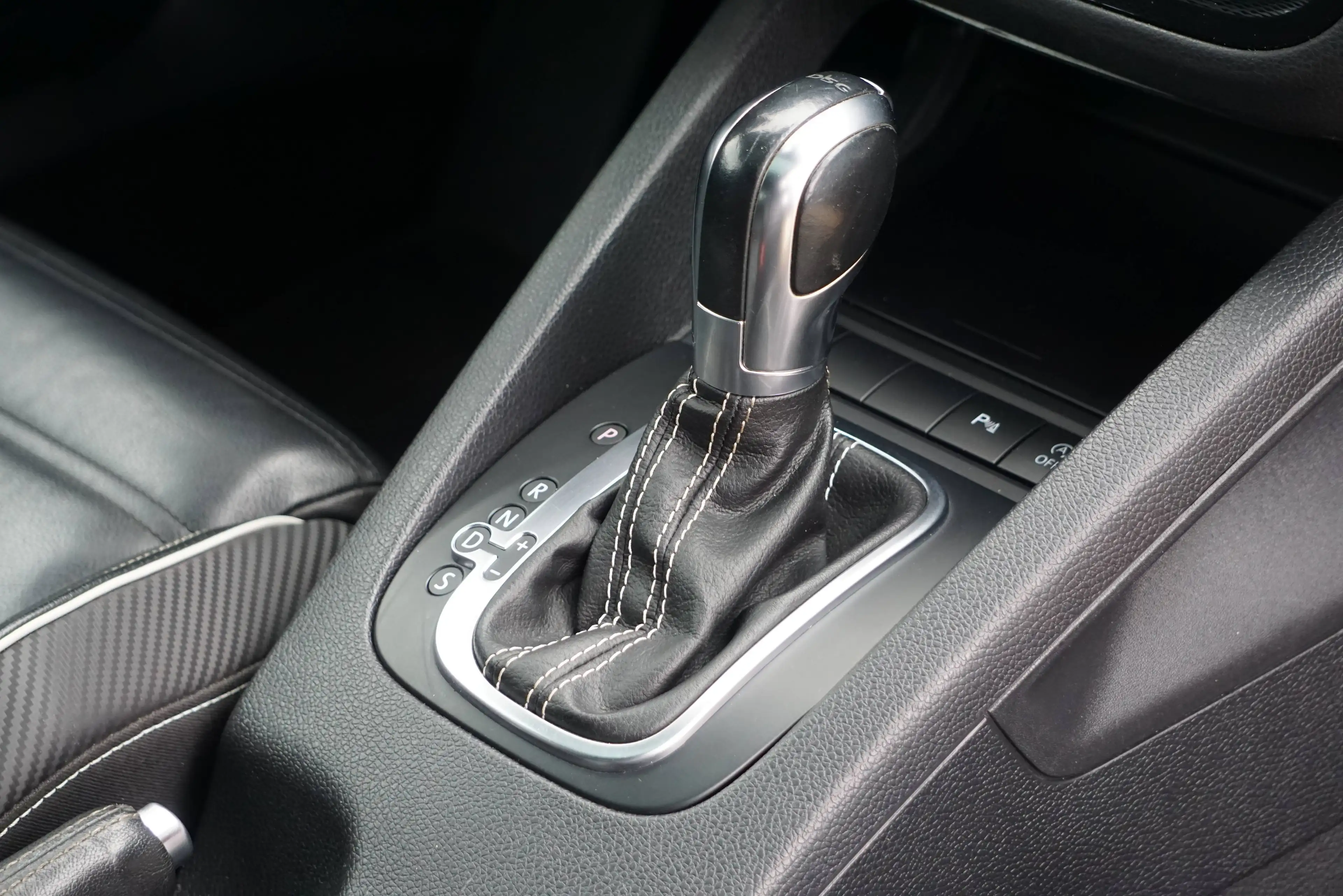 Volkswagen Scirocco 2.0 TSI R-Line DSG6 / TOIT PANO / BI-XENON / NAVI / CARNET COMPLET — photo 14