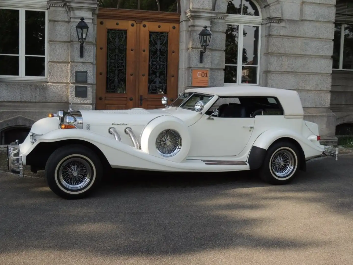 Oldtimer Excalibur Phaeton Serie IV * Historisches Fahrzeug * Weiß - 1