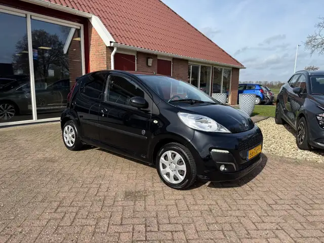Peugeot 107 1.0 ENVY 5-DRS AIRCO, 4 SEIZOENEN BANDEN, RADIO, E