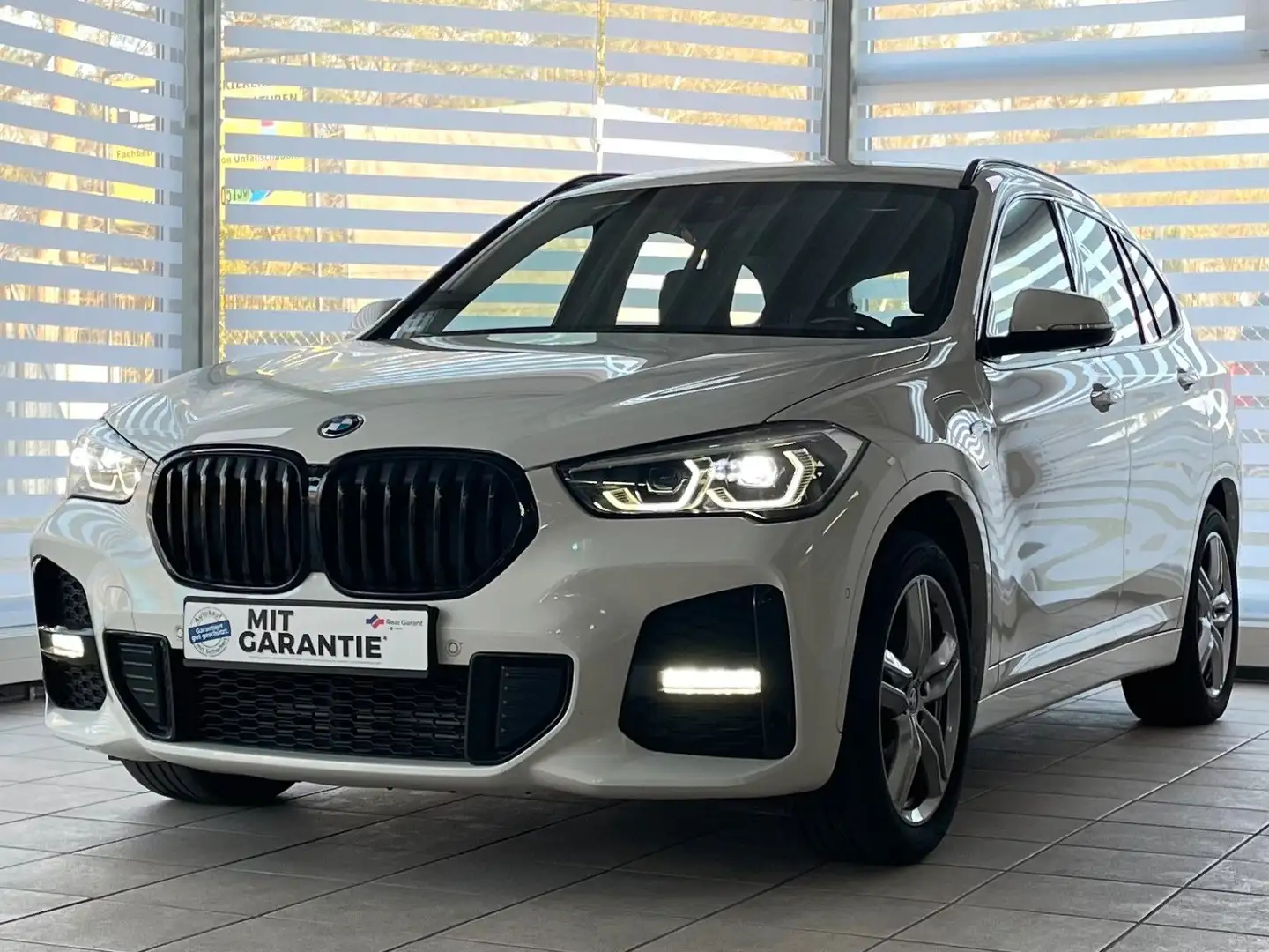 BMW X1 xDrive 25e Aut. M Sport Leder Unfallfrei Bianco - 1