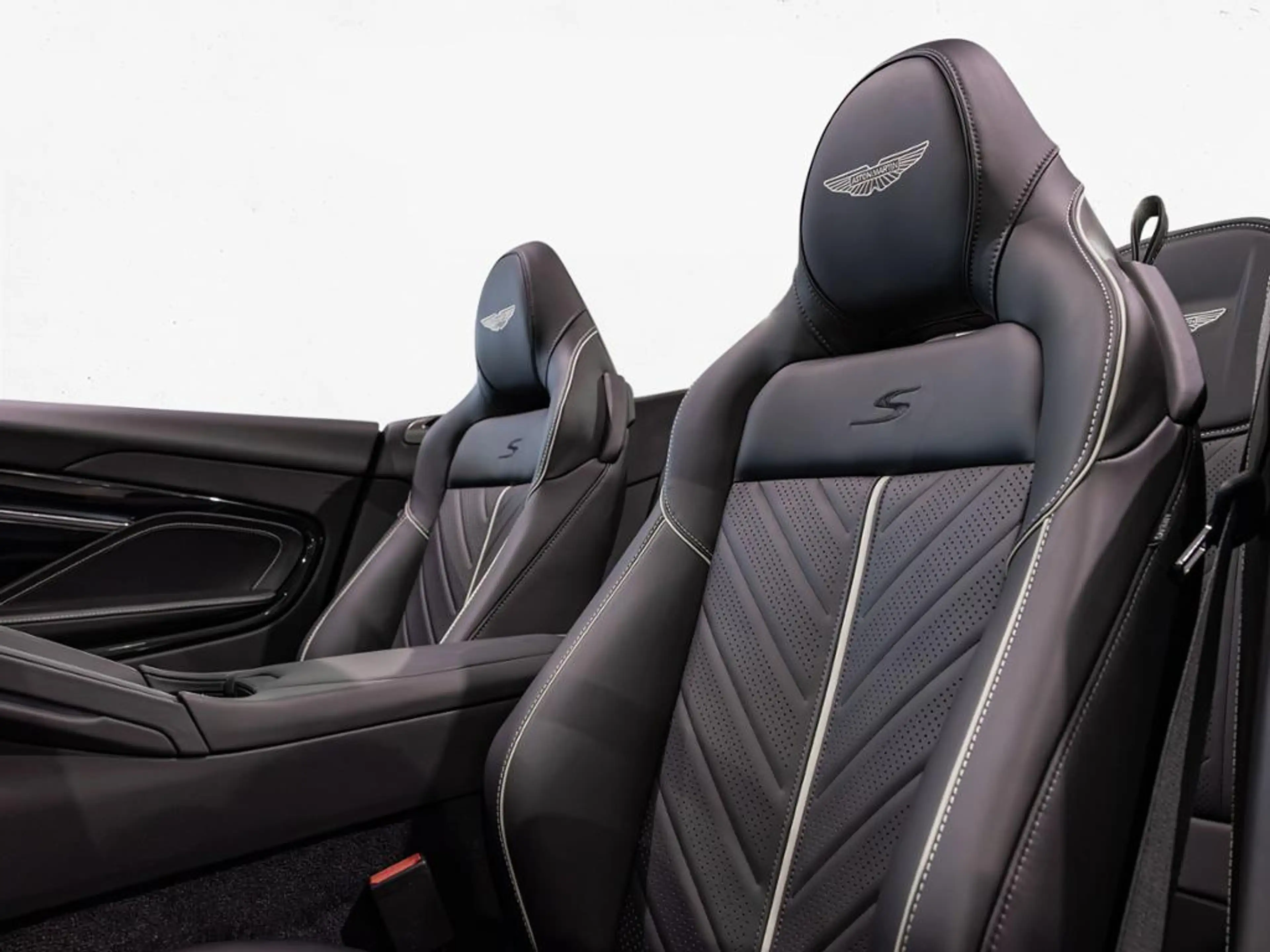 Aston Martin DB12 S Volante Aston Martin Hamburg — photo 13