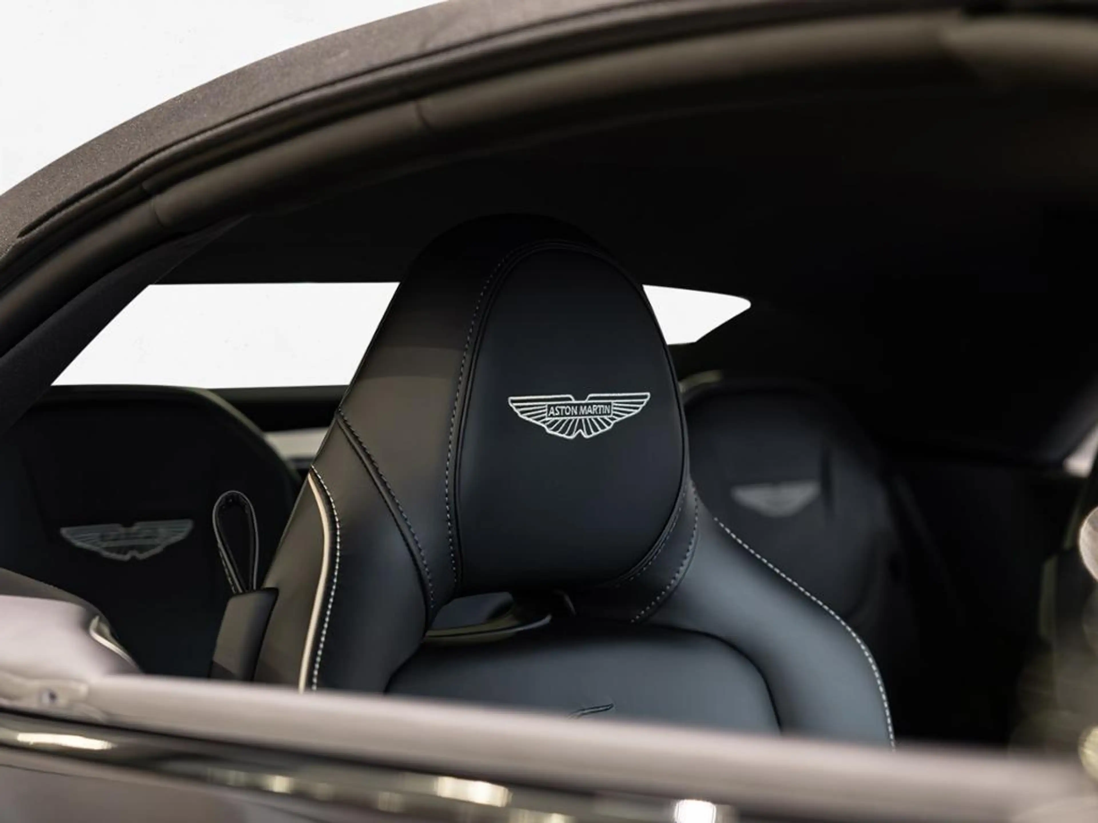 Aston Martin DB12 S Volante Aston Martin Hamburg — photo 6