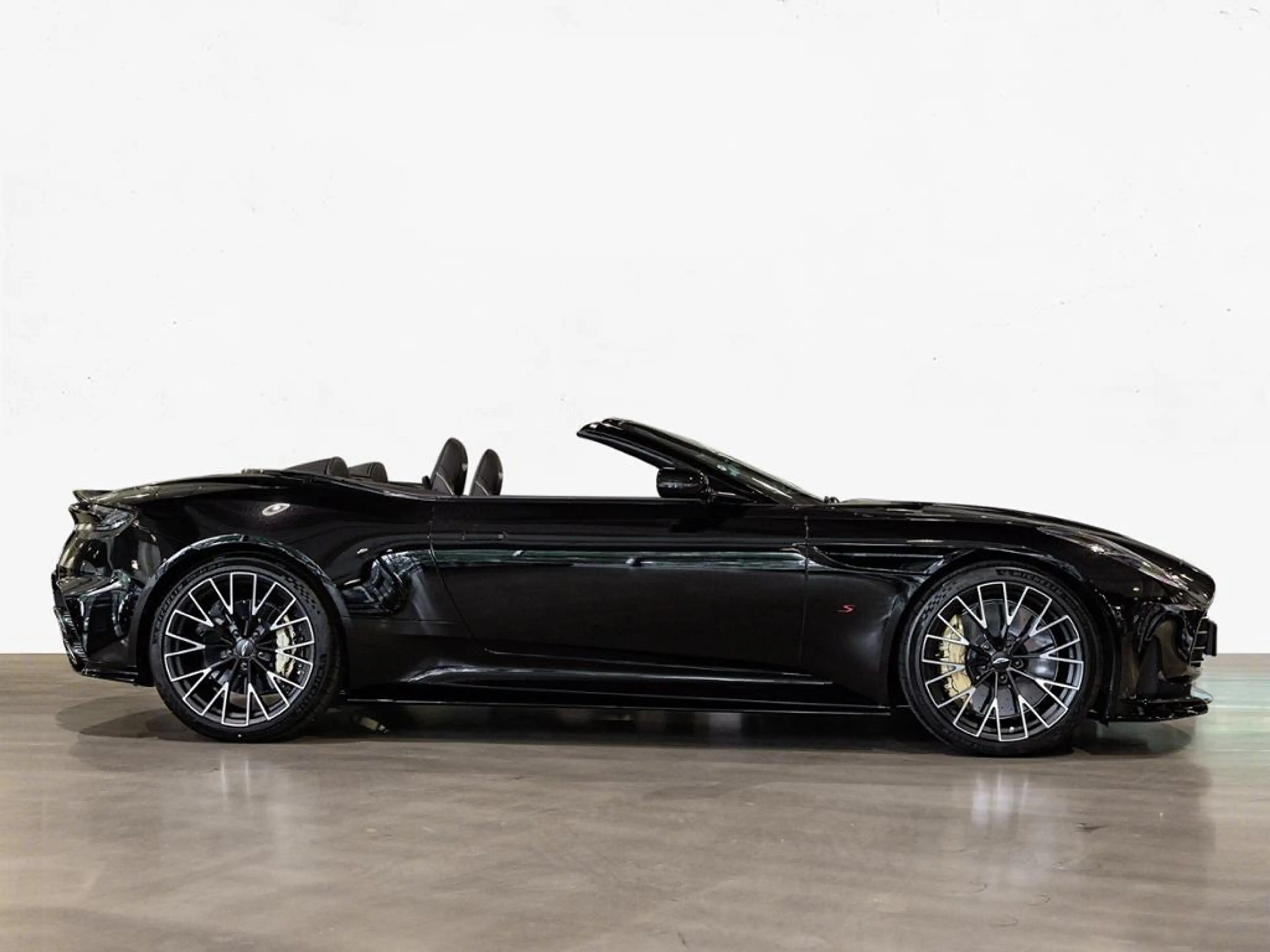 Aston Martin DB12 S Volante Aston Martin Hamburg — photo 14