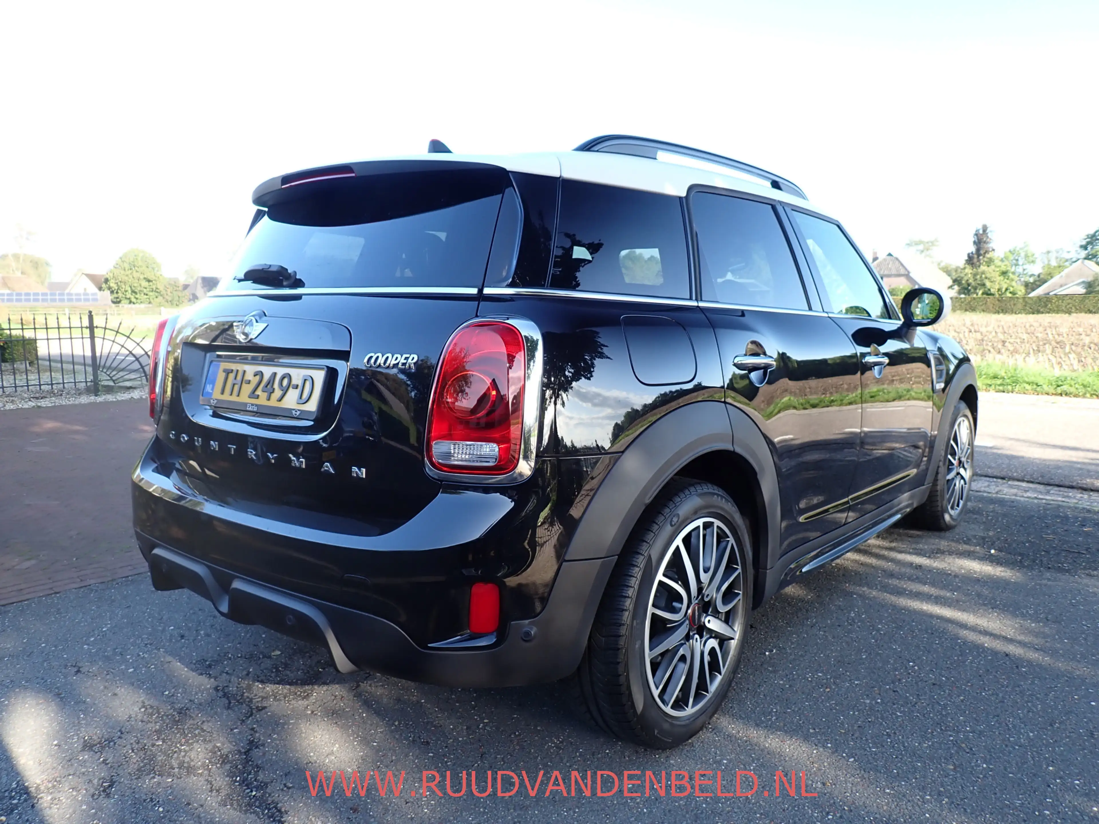 MINI Cooper Countryman 1.5 JCW-PACK / HARMON&KARDON / CARPLAY / SPORTSTOE — photo 4