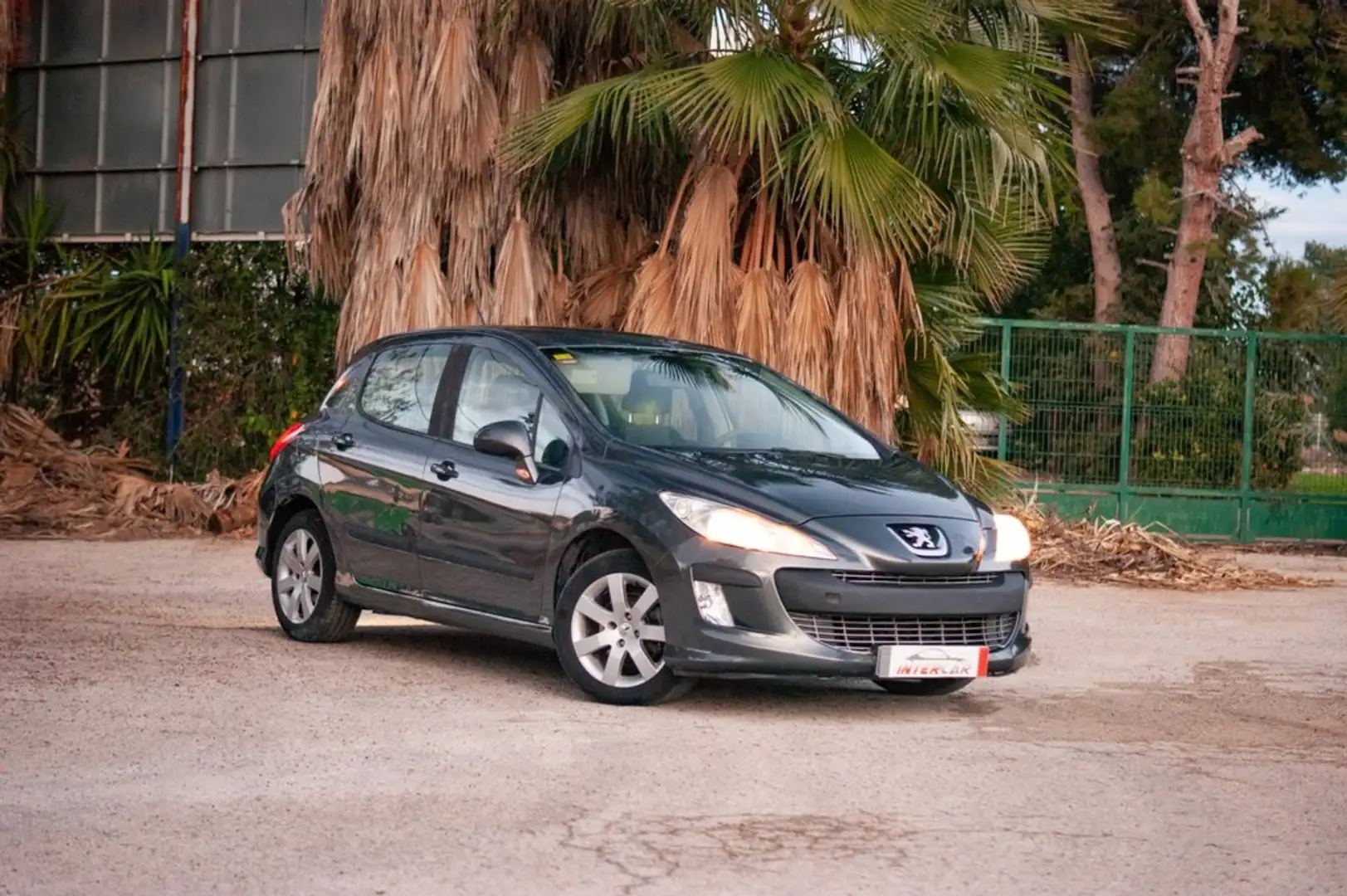 Peugeot 308 Premium 1.6 HDI 110 FAP Grau - 1