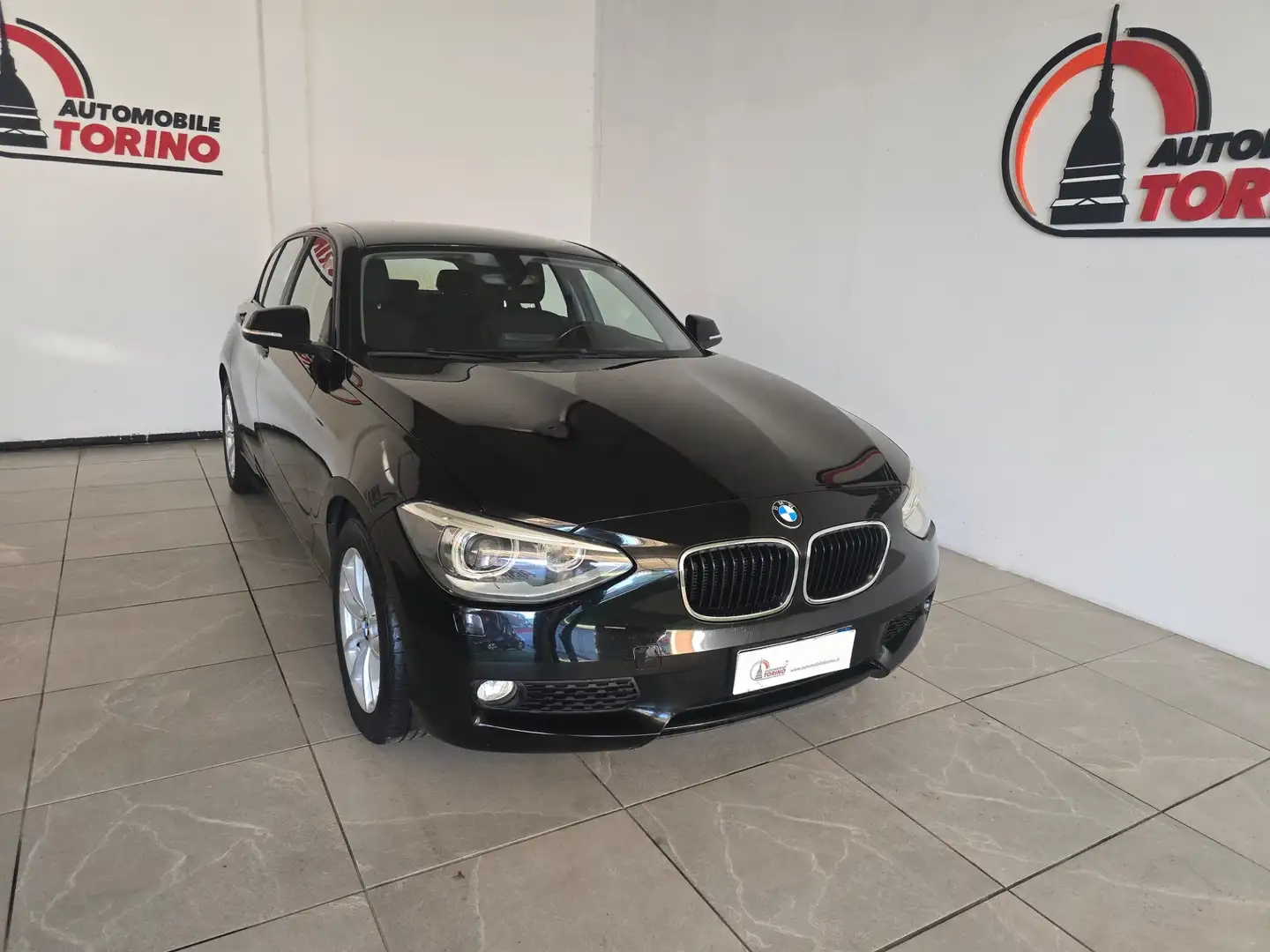 BMW 118 118d 5p. Urban Schwarz - 1