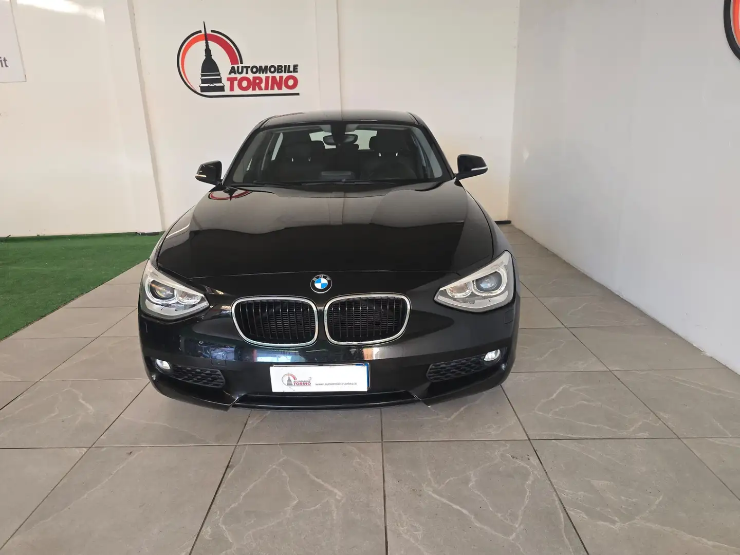 BMW 118 118d 5p. Urban Schwarz - 2