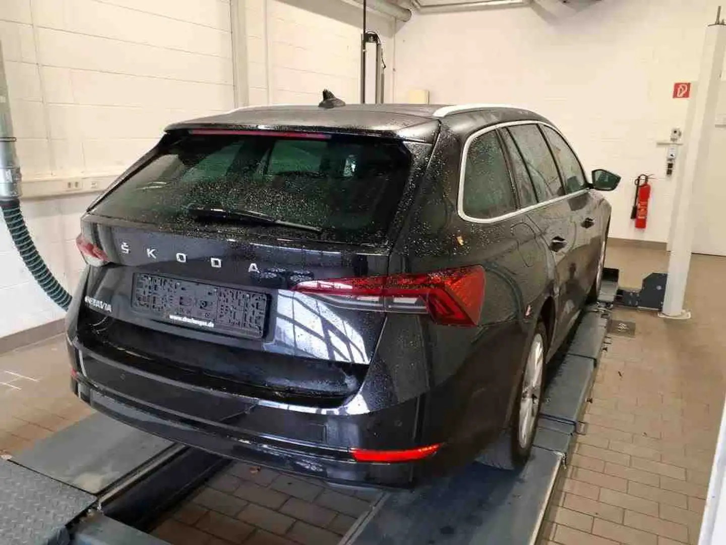 Skoda Octavia Combi 2.0 TDI DSG STYLE*AHK*HUD*NAVI*LED Schwarz - 2