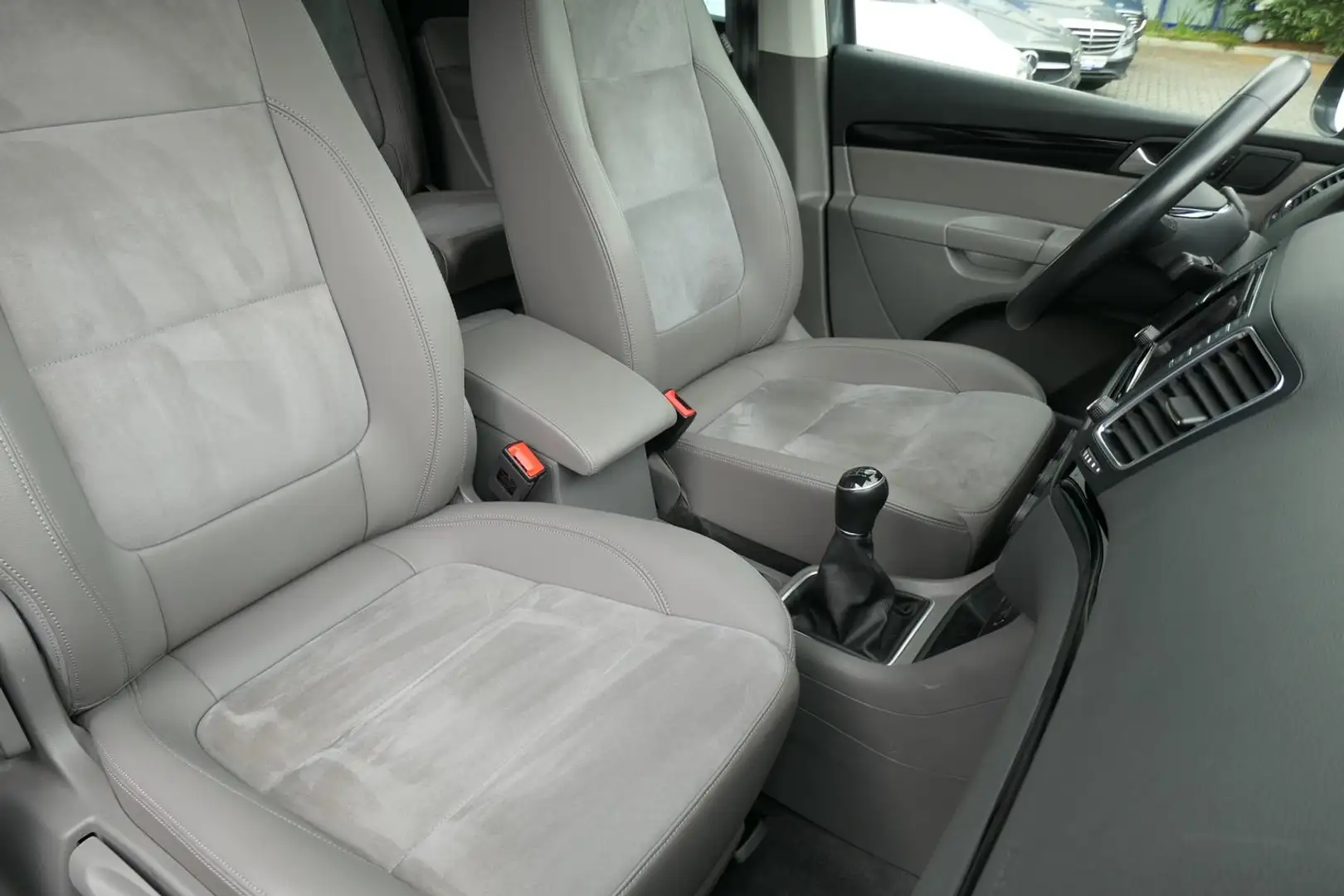 Volkswagen Sharan 2.0 TDI Highline Top Zustand! Grau - 2