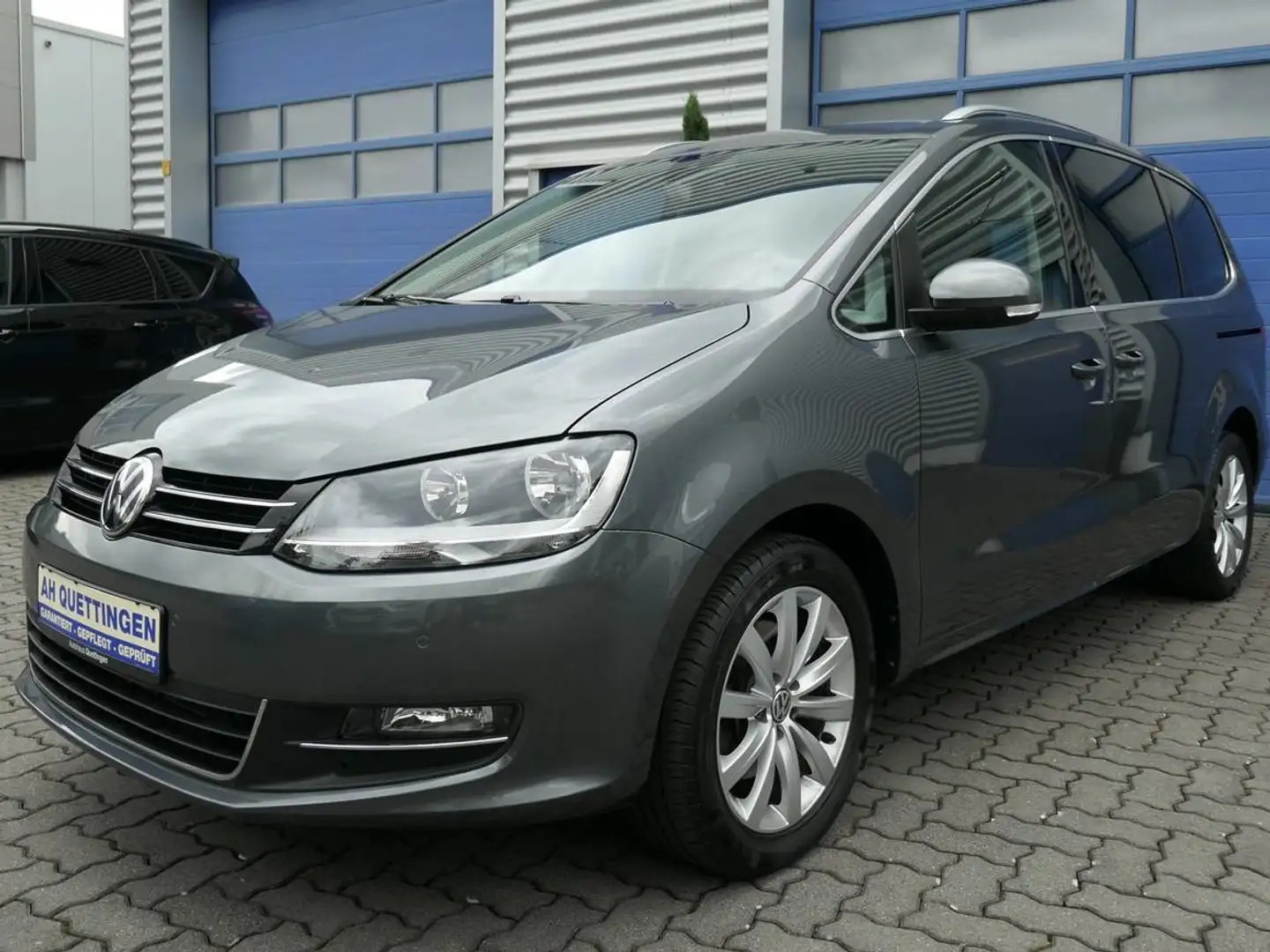 Volkswagen Sharan 2.0 TDI Highline Top Zustand! Grau - 1