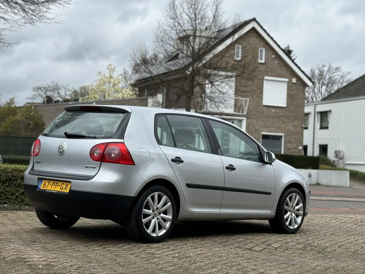 Volkswagen Golf 1.6 FSI Trendline|Nieuwe Apk Grijs - 2